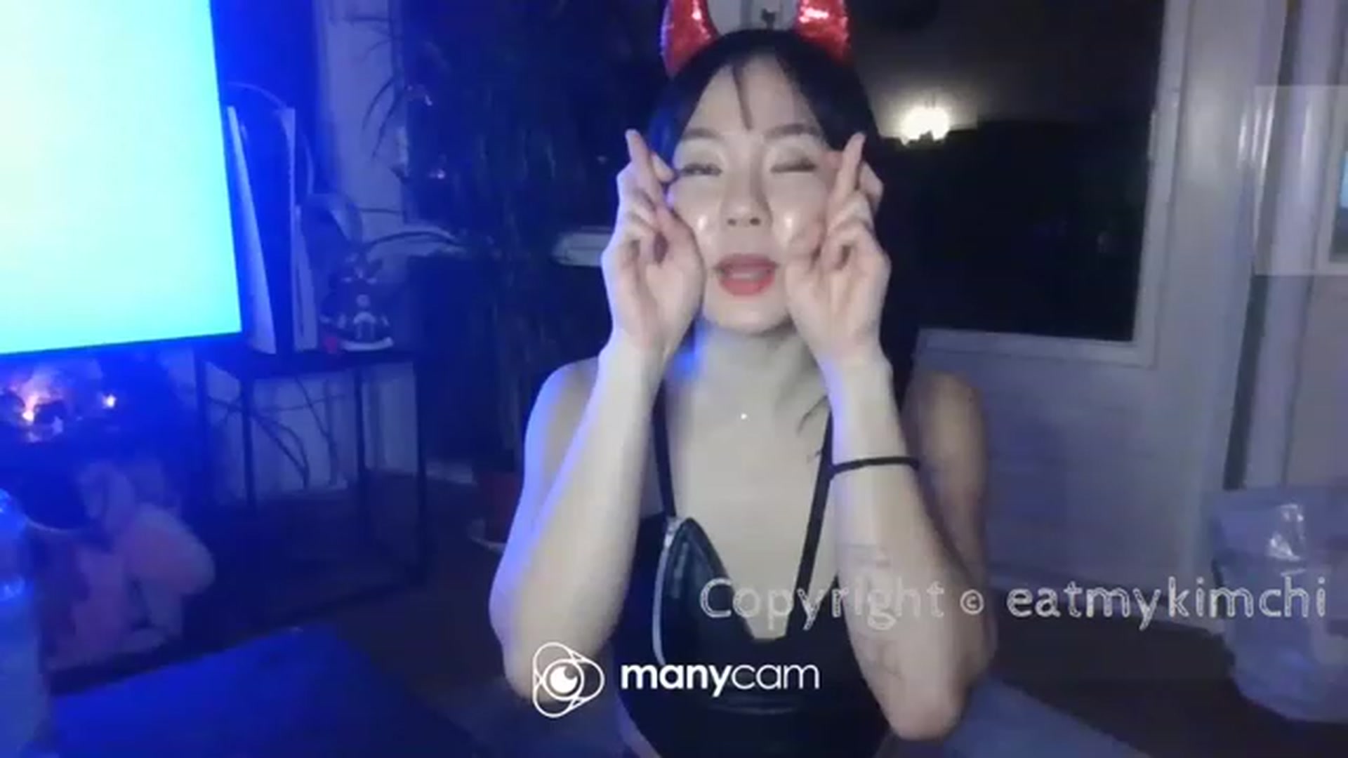 Gallery image thumbnail from EatMyKimchi's myfreecams stream on, 12/21/2022, 24:03 image 6 of 20
