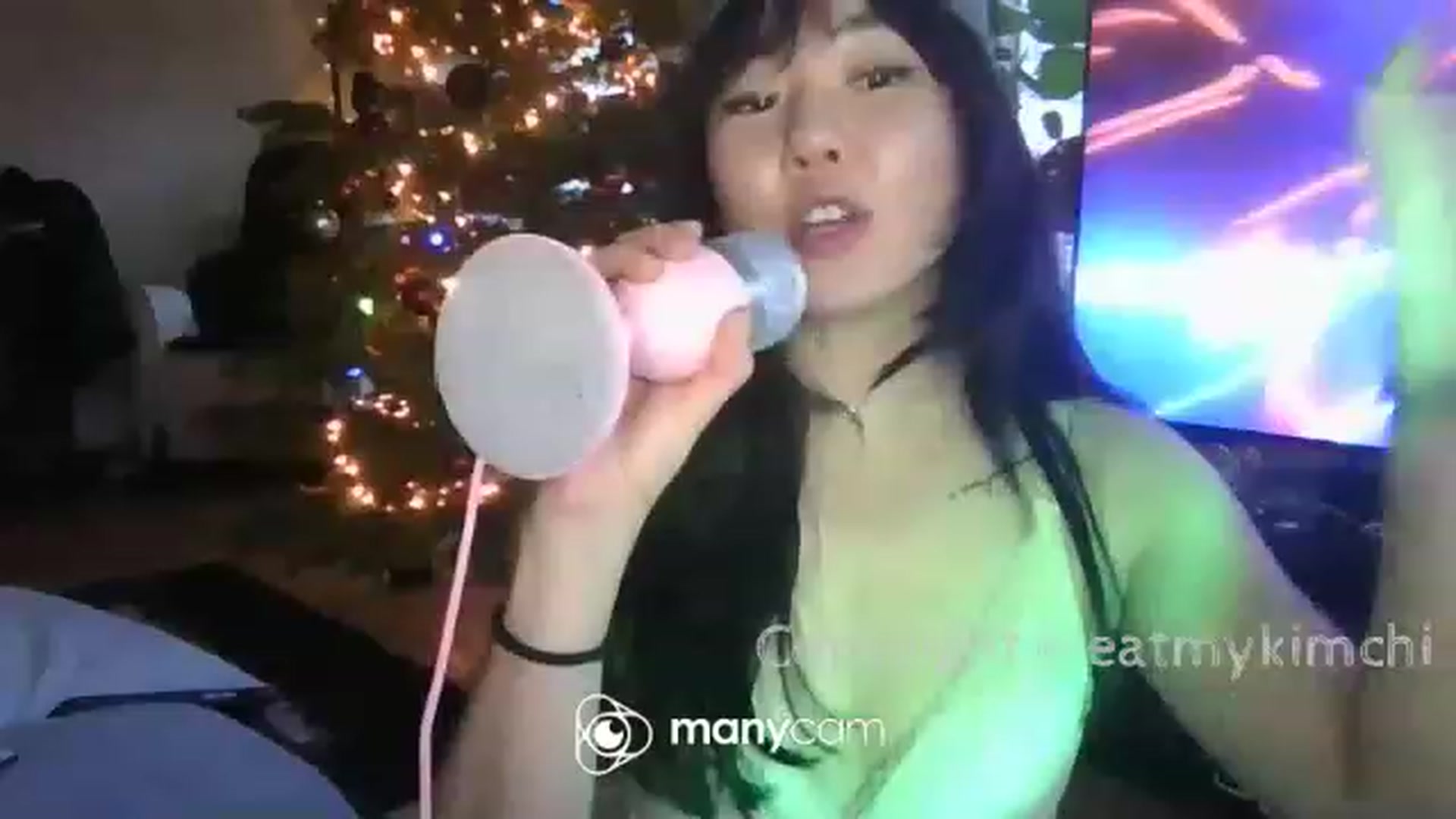 Gallery image thumbnail from EatMyKimchi's myfreecams stream on, 12/29/2022, 15:13 image 15 of 20