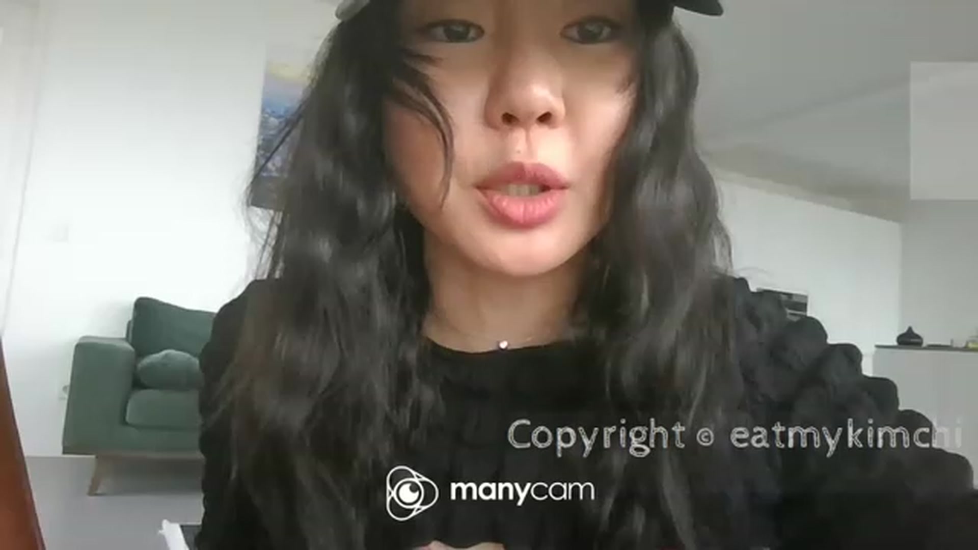 Gallery image thumbnail from EatMyKimchi's myfreecams stream on, 03/29/2023, 13:34 image 6 of 20