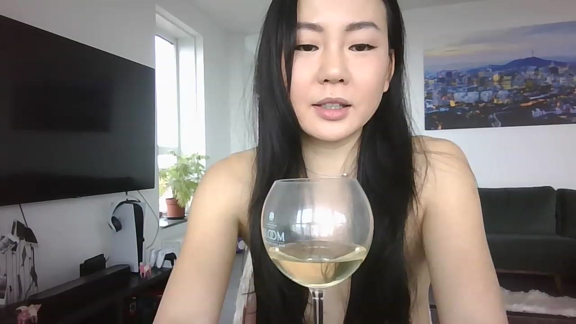 Gallery image thumbnail from EatMyKimchi's myfreecams stream on, 04/12/2023, 12:32 image 15 of 20