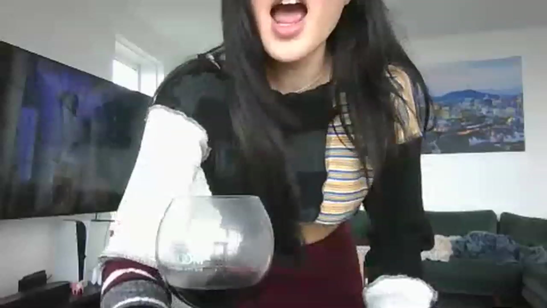Gallery image thumbnail from EatMyKimchi's myfreecams stream on, 04/14/2023, 14:33 image 7 of 20