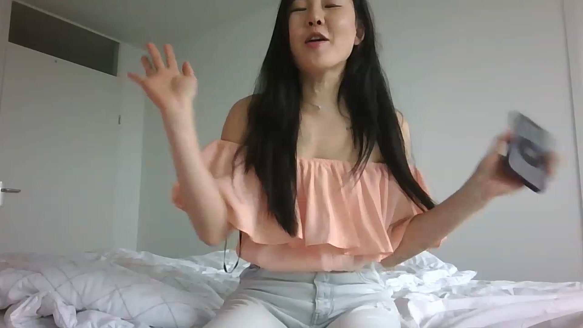 Gallery image thumbnail from EatMyKimchi's myfreecams stream on, 04/16/2023, 13:05 image 2 of 20