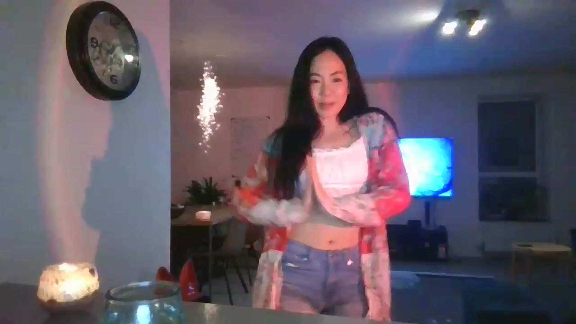 Gallery image thumbnail from EatMyKimchi's myfreecams stream on, 04/17/2023, 24:01 image 10 of 20