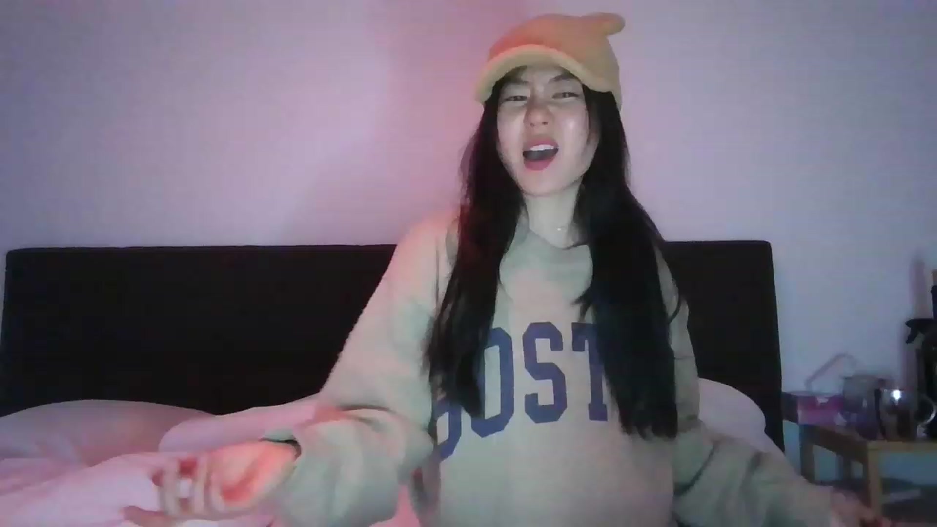 Gallery image thumbnail from EatMyKimchi's myfreecams stream on, 04/17/2023, 18:20 image 1 of 20