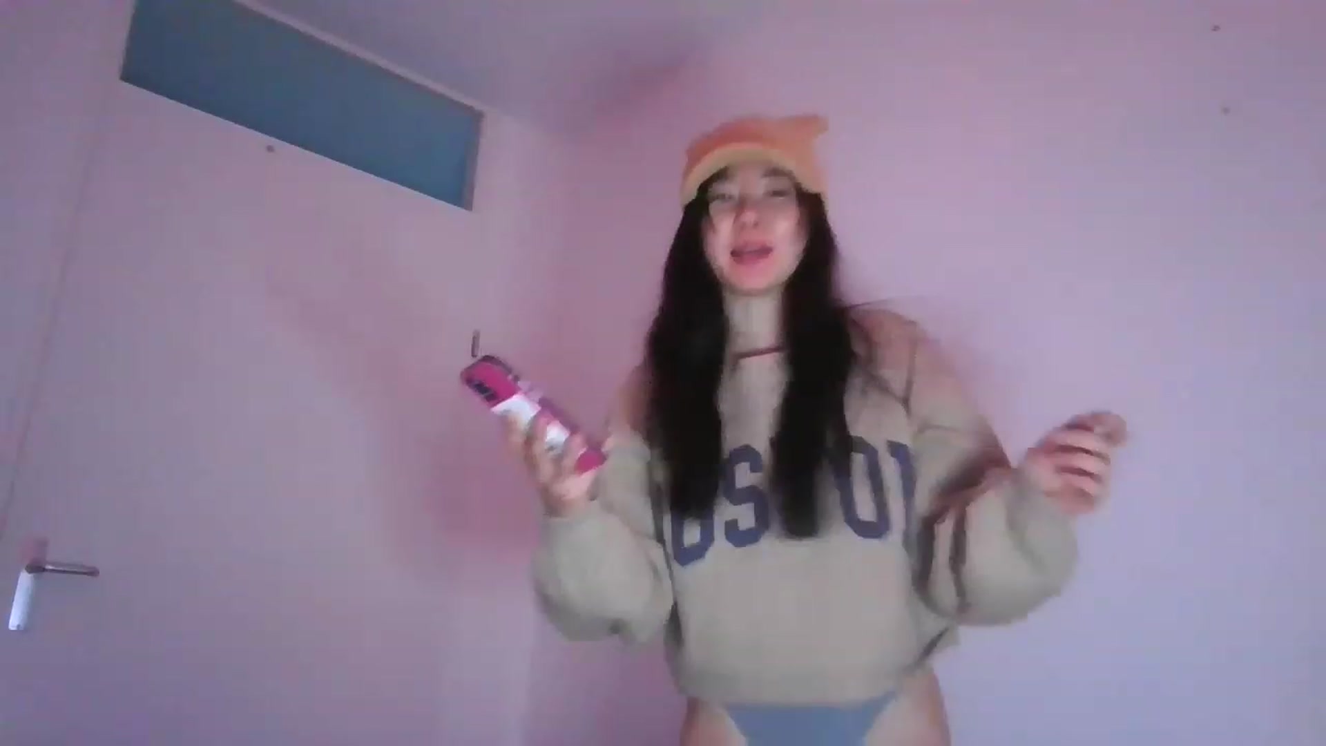 Gallery image thumbnail from EatMyKimchi's myfreecams stream on, 04/17/2023, 18:20 image 12 of 20