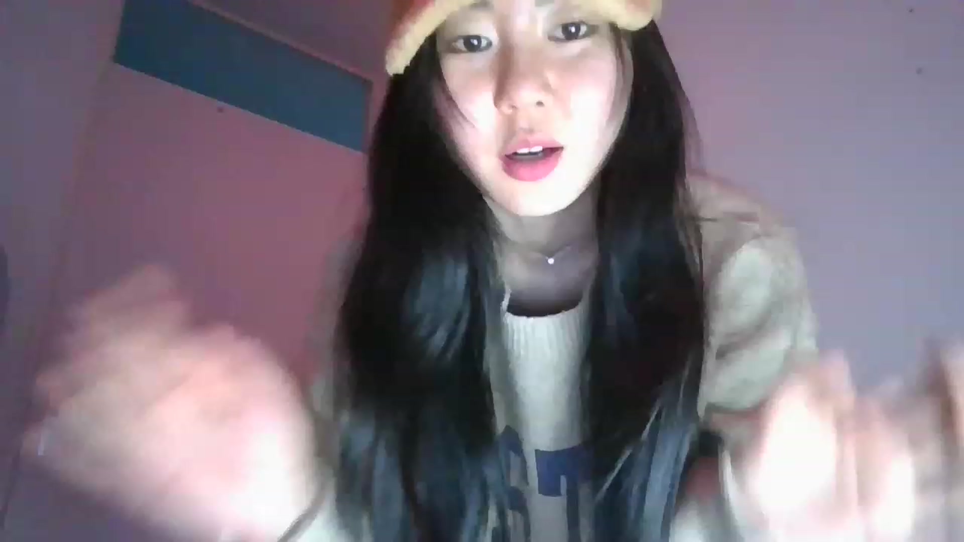 Gallery image thumbnail from EatMyKimchi's myfreecams stream on, 04/17/2023, 18:20 image 13 of 20