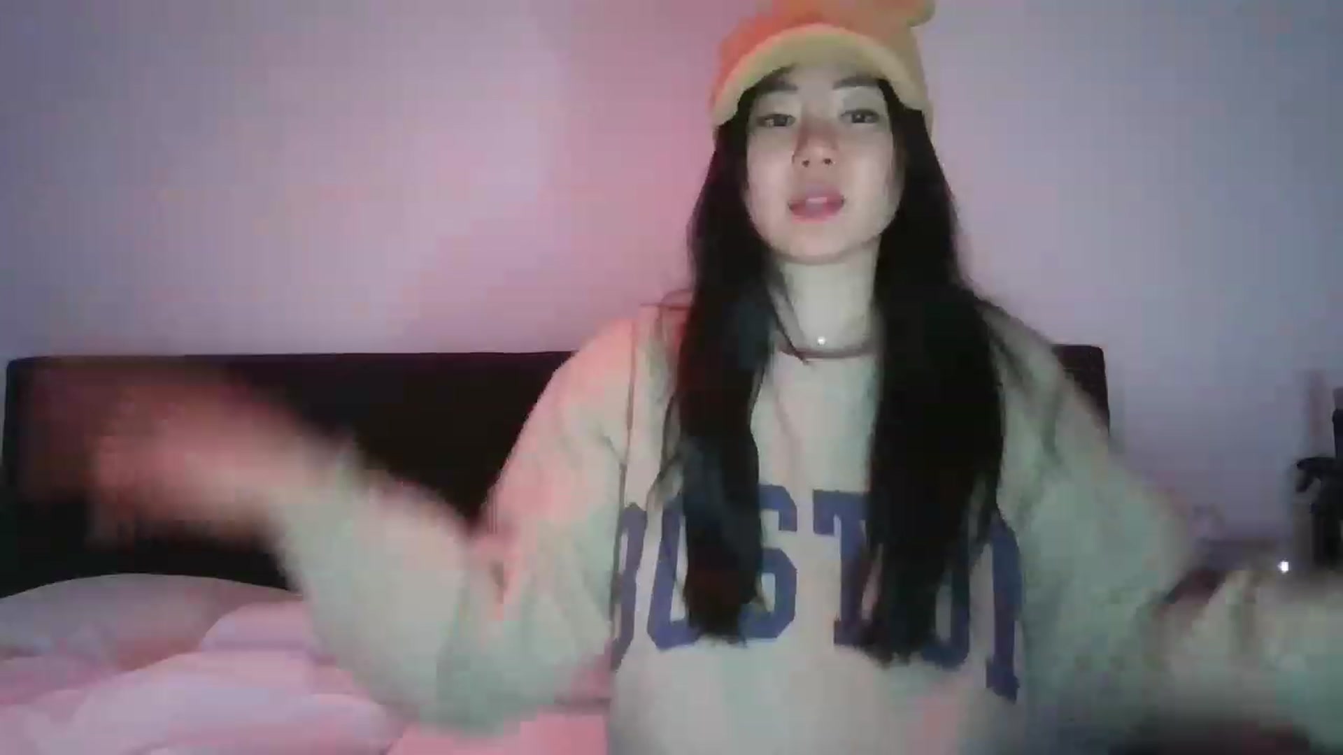 Gallery image thumbnail from EatMyKimchi's myfreecams stream on, 04/17/2023, 18:20 image 4 of 20