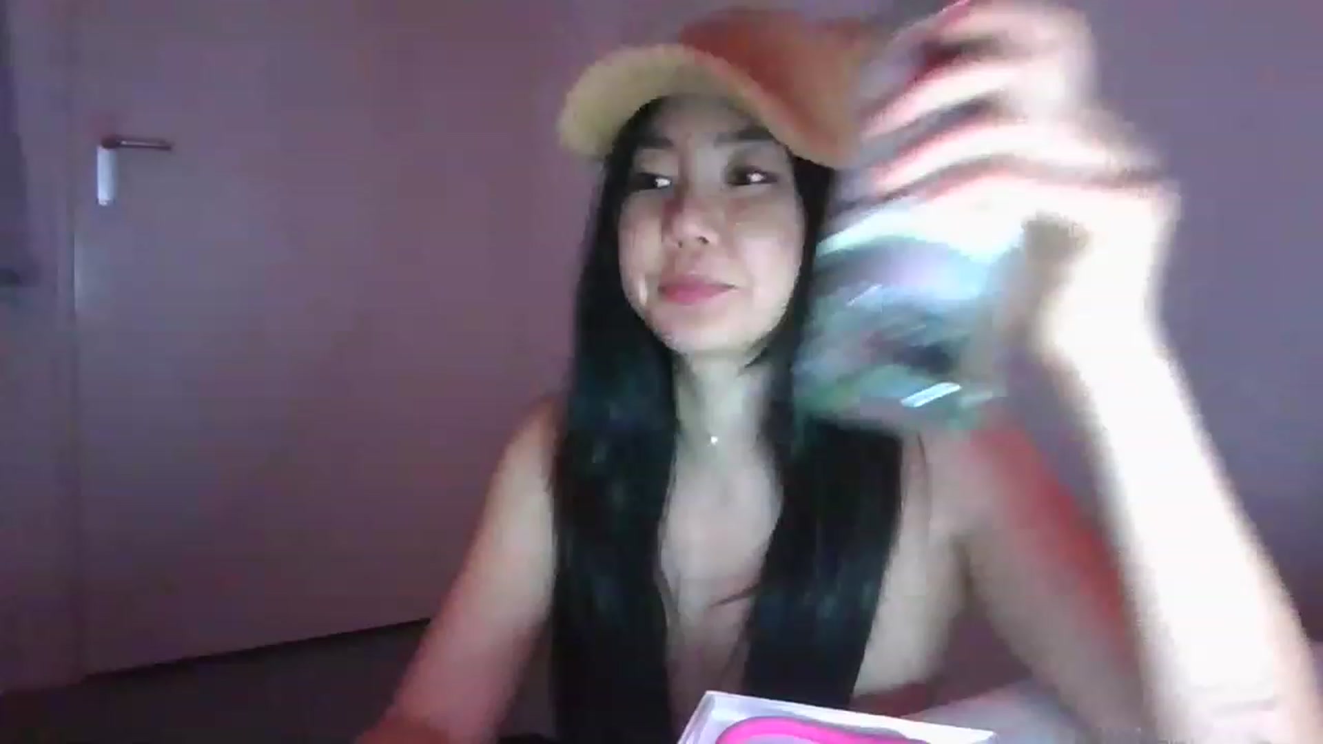 Gallery image thumbnail from EatMyKimchi's myfreecams stream on, 04/17/2023, 19:02 image 4 of 20