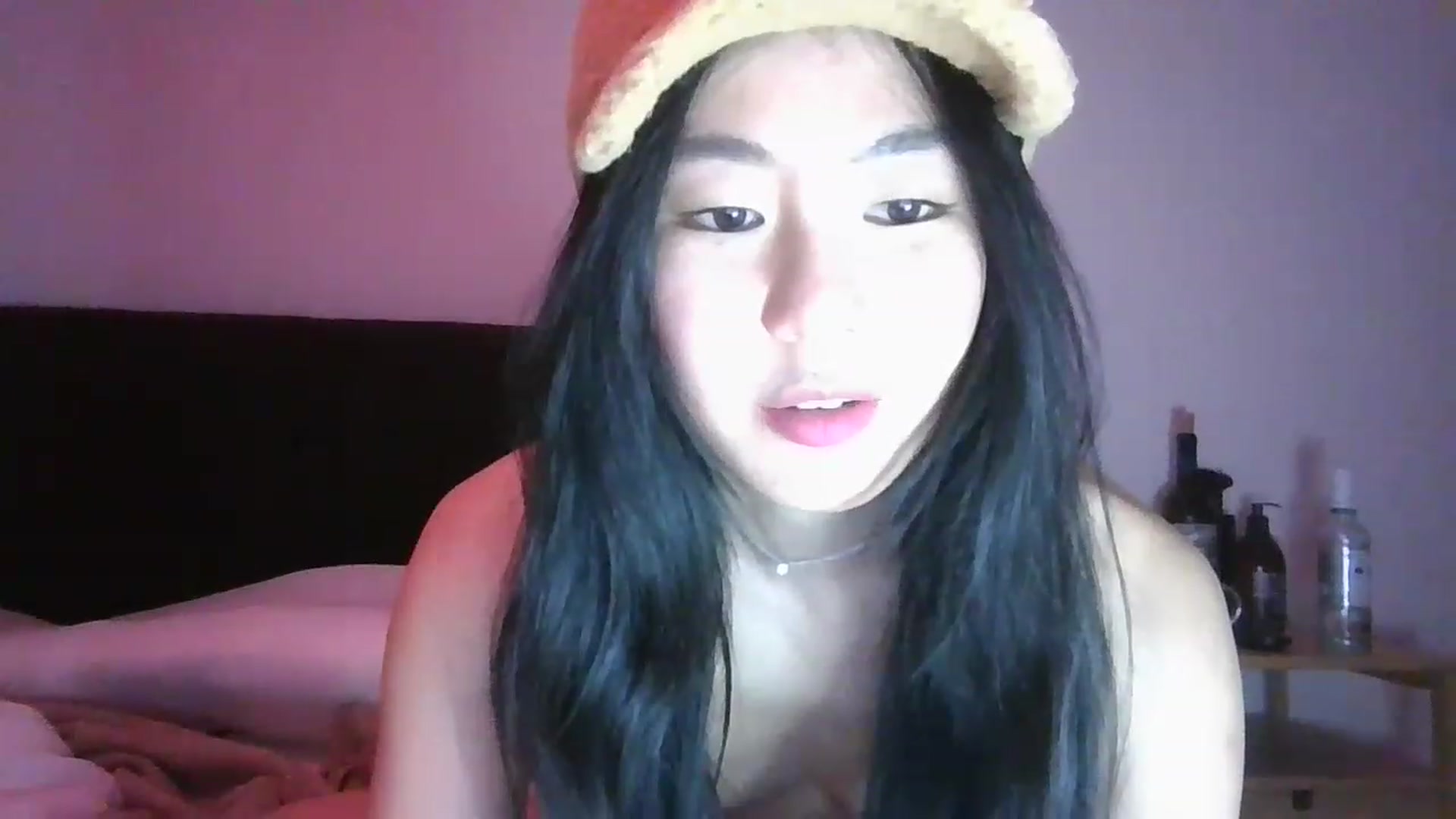 Gallery image thumbnail from EatMyKimchi's myfreecams stream on, 04/17/2023, 19:02 image 13 of 20