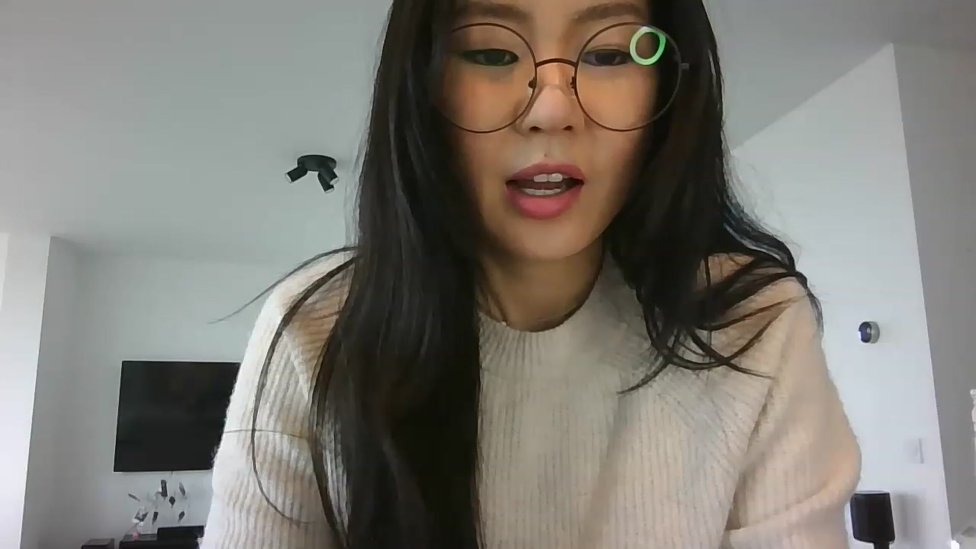 Gallery image thumbnail from EatMyKimchi's myfreecams stream on, 04/18/2023, 14:03 image 14 of 20