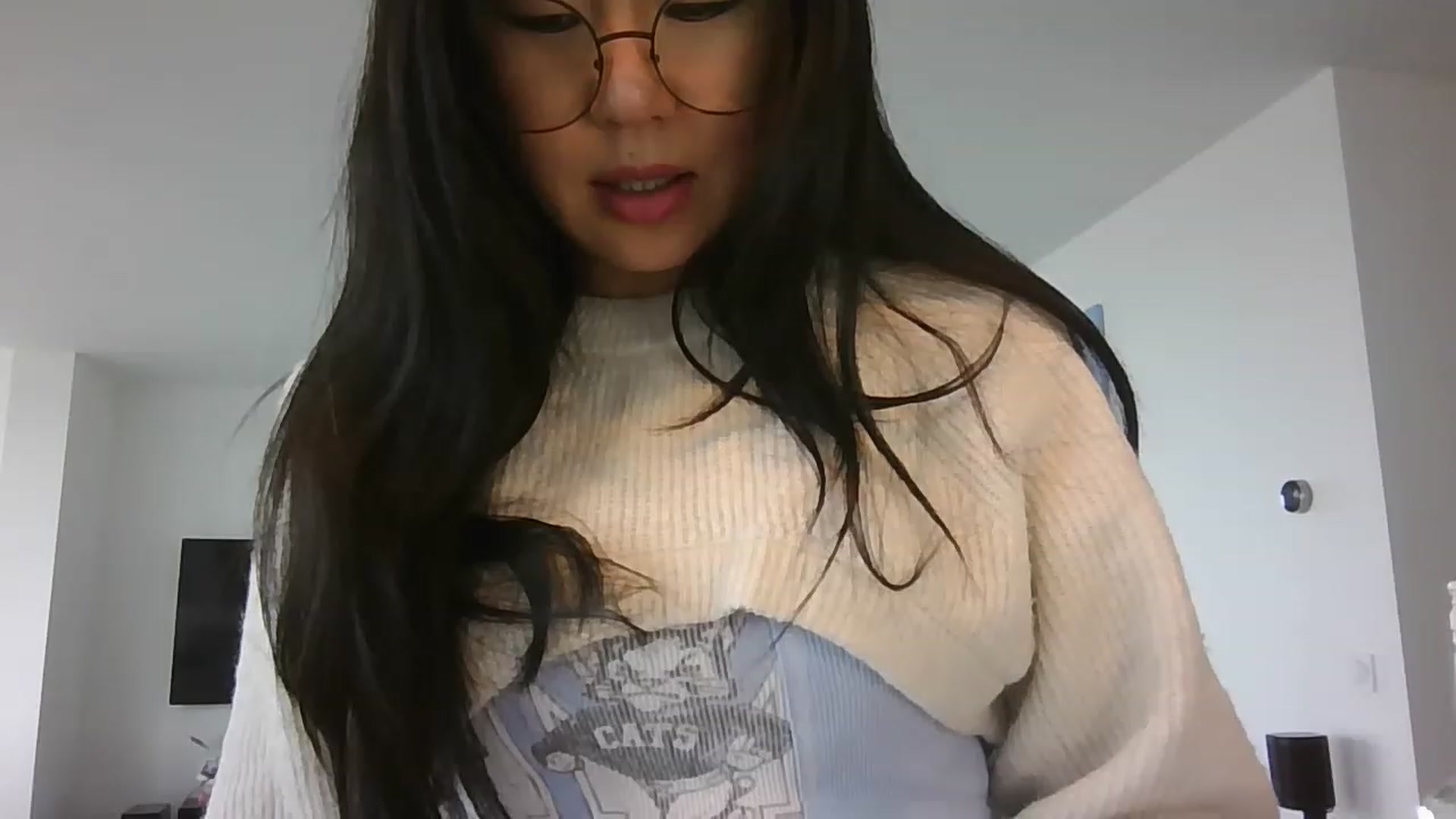 Gallery image thumbnail from EatMyKimchi's myfreecams stream on, 04/18/2023, 14:03 image 15 of 20