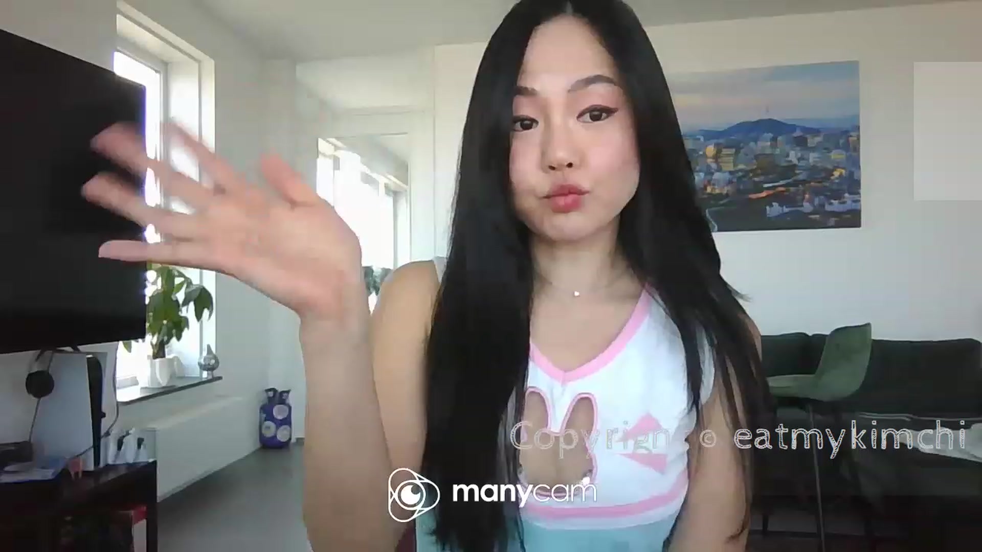 Gallery image thumbnail from EatMyKimchi's myfreecams stream on, 05/03/2023, 13:39 image 13 of 20