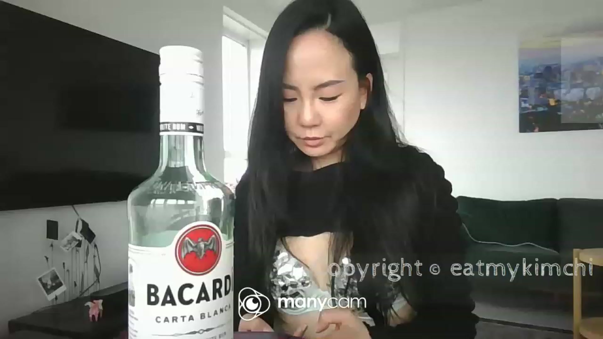 Gallery image thumbnail from EatMyKimchi's myfreecams stream on, 05/08/2023, 14:30 image 17 of 20