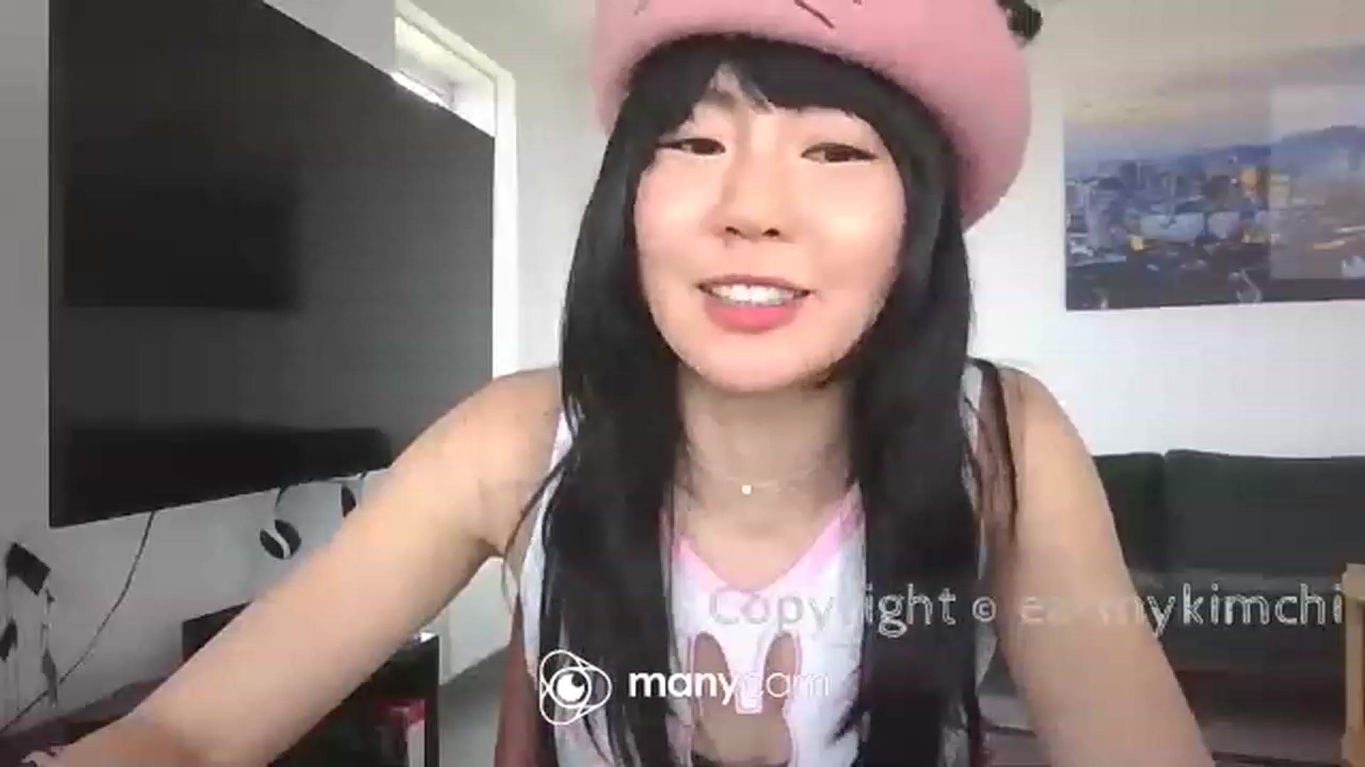 Gallery image thumbnail from EatMyKimchi's myfreecams stream on, 05/18/2023, 14:29 image 6 of 20