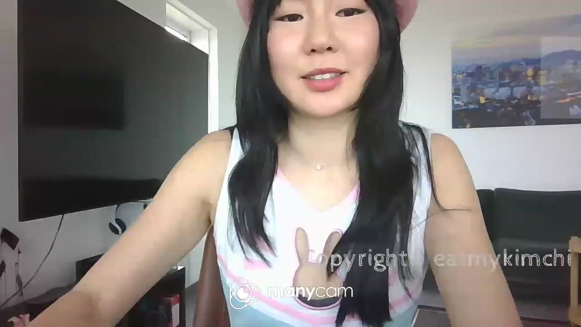 Gallery image thumbnail from EatMyKimchi's myfreecams stream on, 05/18/2023, 14:29 image 4 of 20