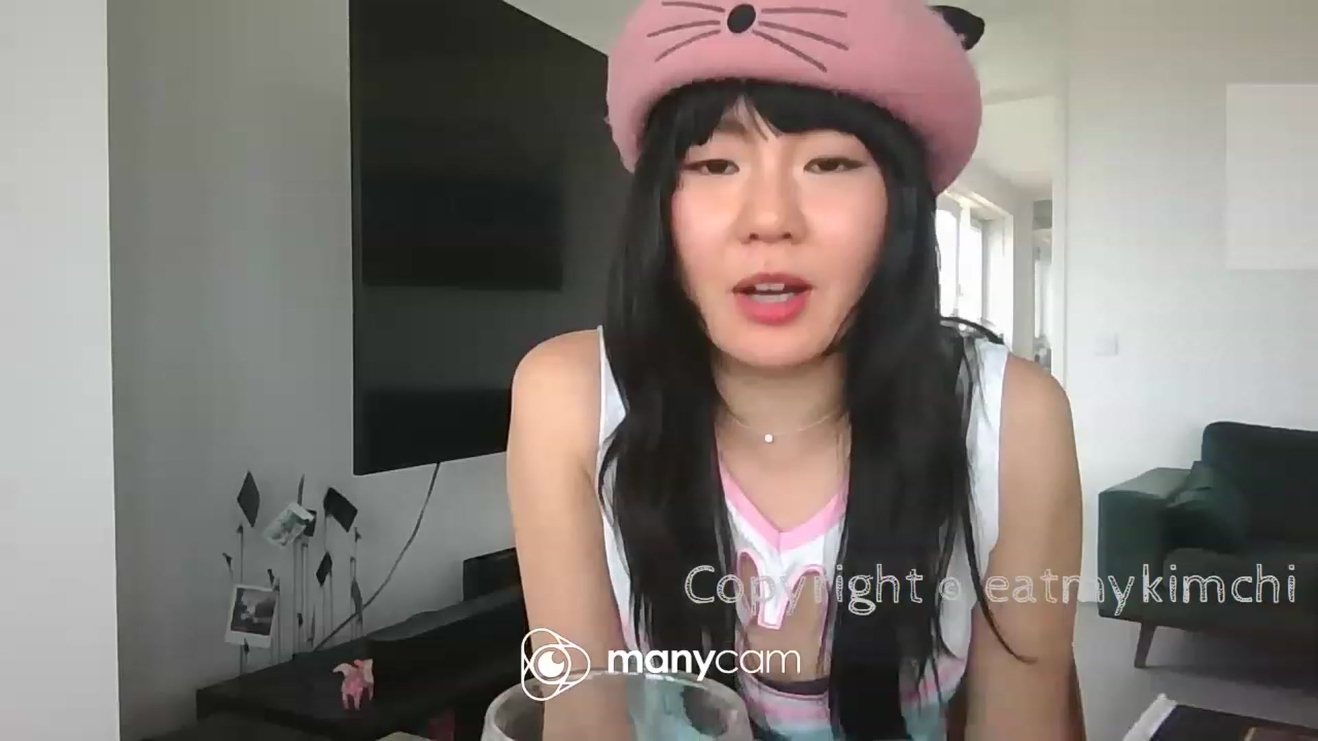 Gallery image thumbnail from EatMyKimchi's myfreecams stream on, 05/18/2023, 14:29 image 18 of 20