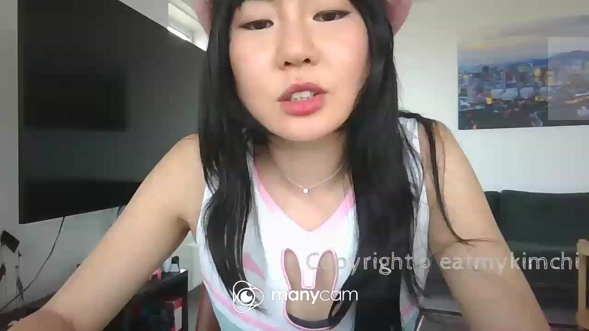 Gallery image thumbnail from EatMyKimchi's myfreecams stream on, 05/18/2023, 14:29 image 1 of 20