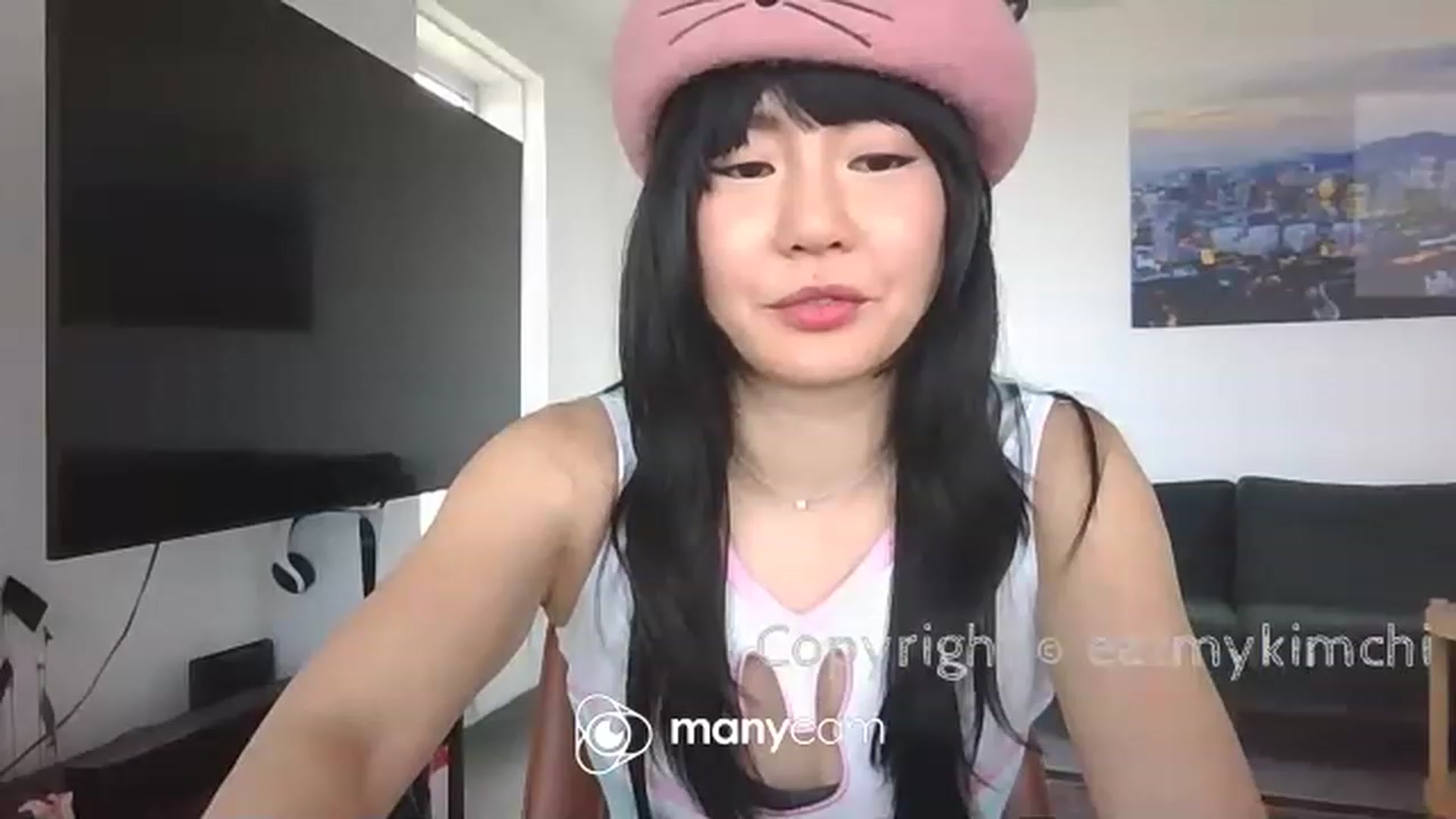 Gallery image thumbnail from EatMyKimchi's myfreecams stream on, 05/18/2023, 14:29 image 7 of 20