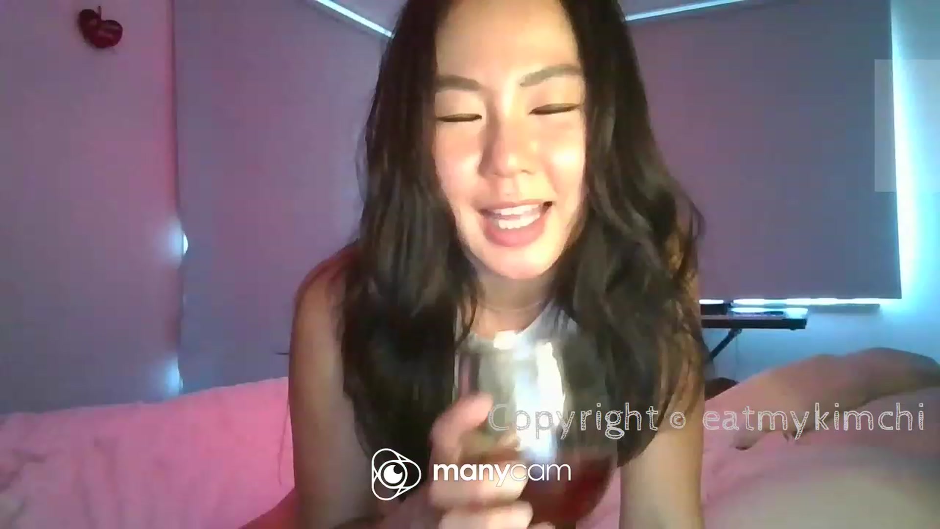 Gallery image thumbnail from EatMyKimchi's myfreecams stream on, 06/12/2023, 17:49 image 10 of 20