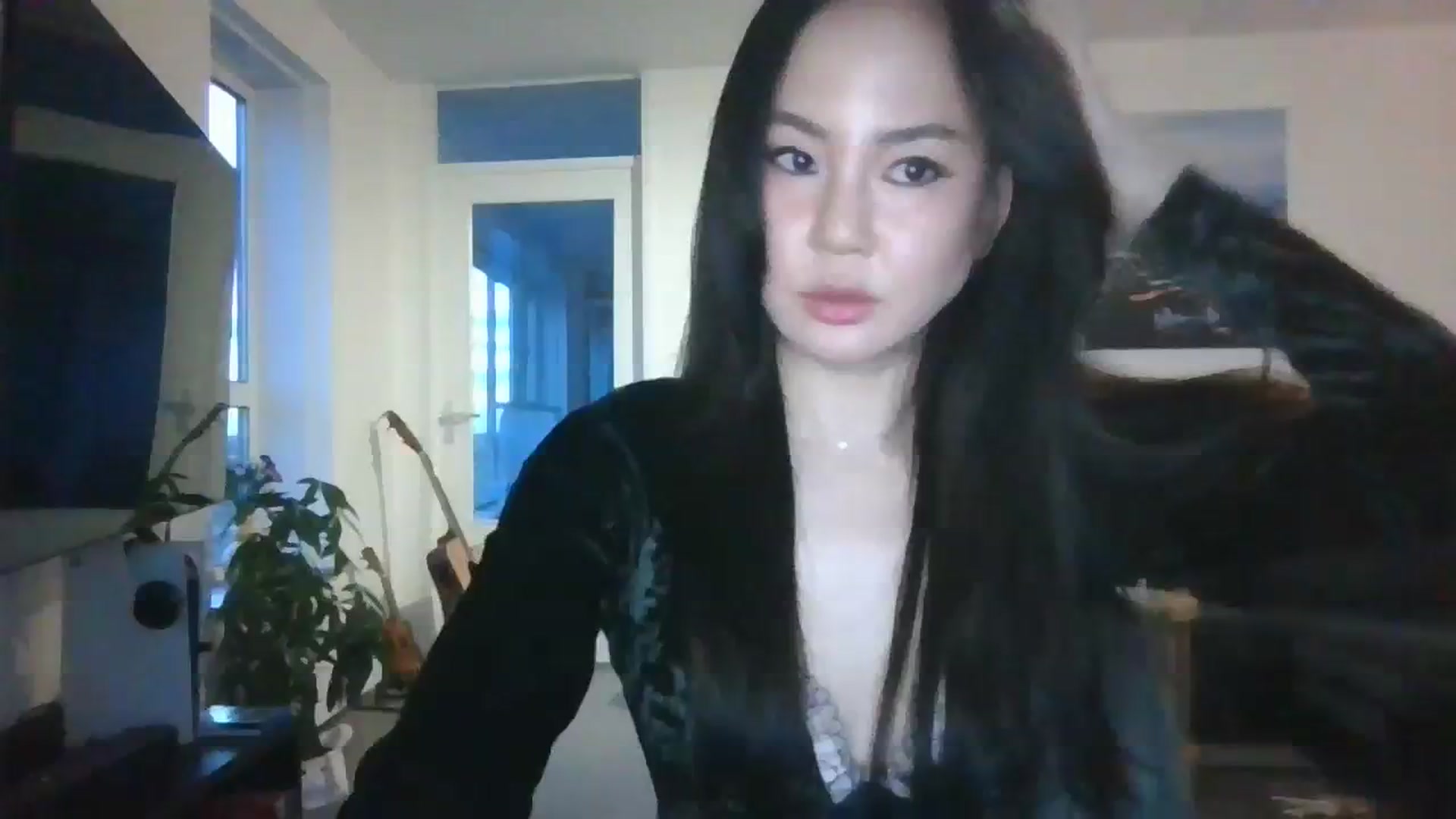 Gallery image thumbnail from EatMyKimchi's myfreecams stream on, 11/07/2023, 17:01 image 6 of 20