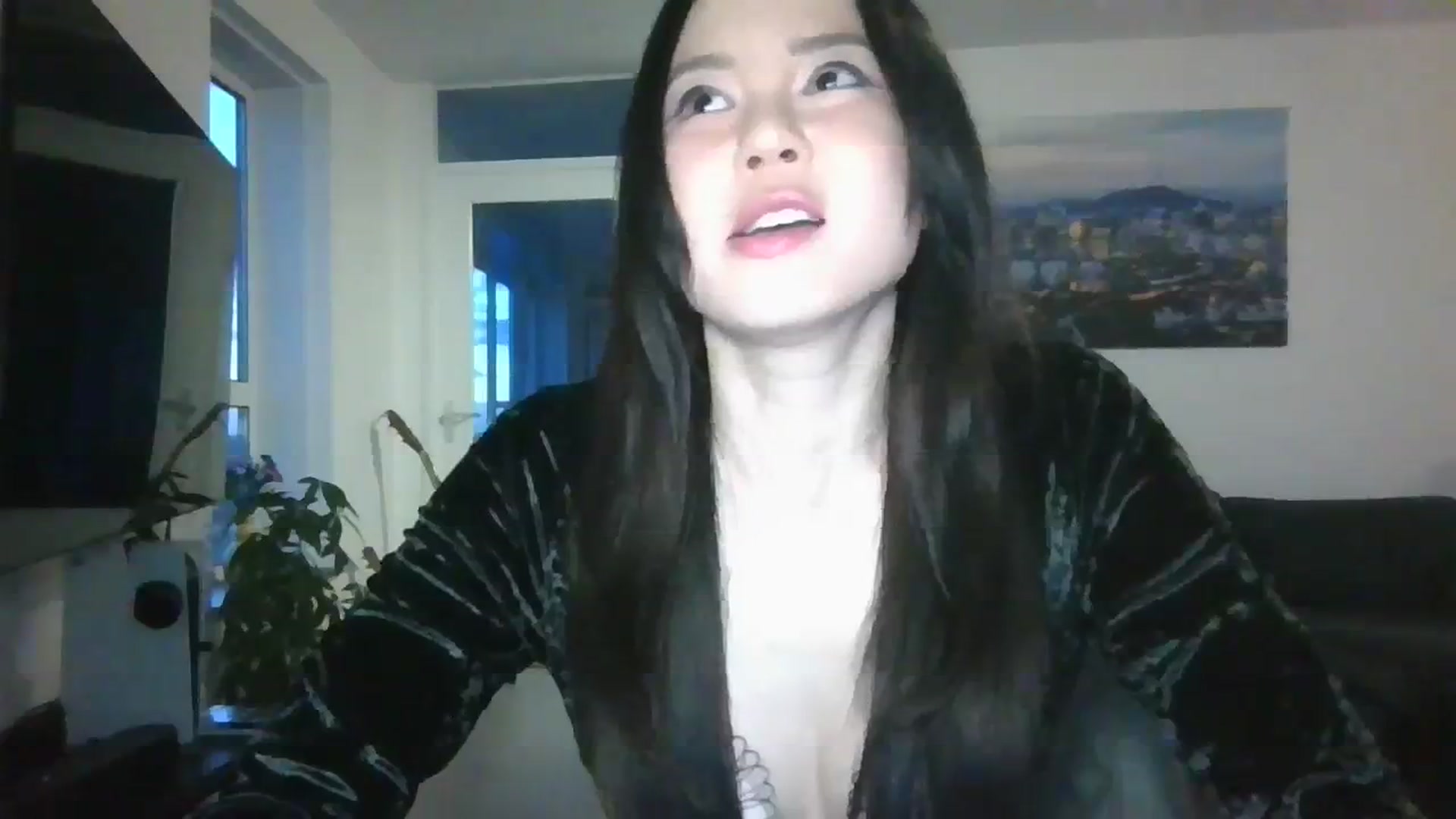 Gallery image thumbnail from EatMyKimchi's myfreecams stream on, 11/07/2023, 17:01 image 8 of 20
