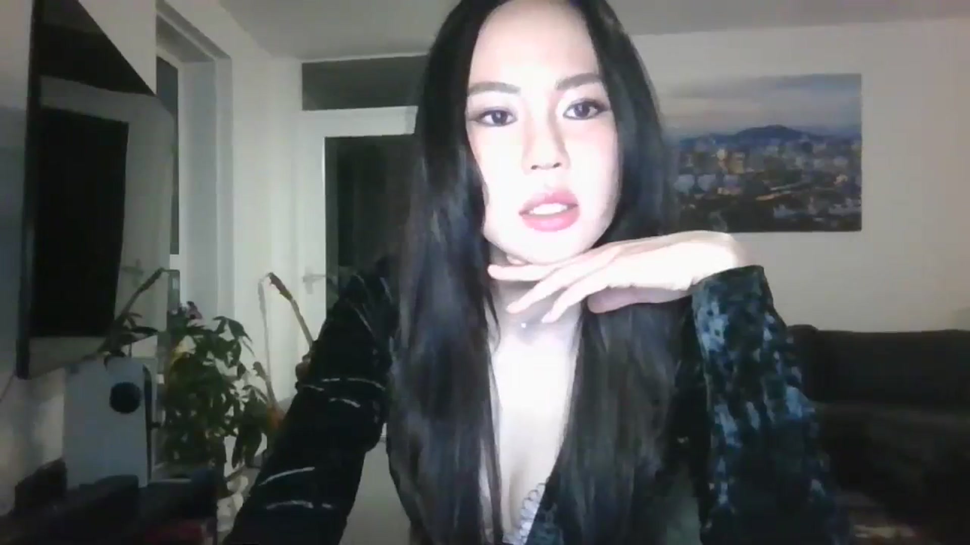 Gallery image thumbnail from EatMyKimchi's myfreecams stream on, 11/07/2023, 17:01 image 19 of 20