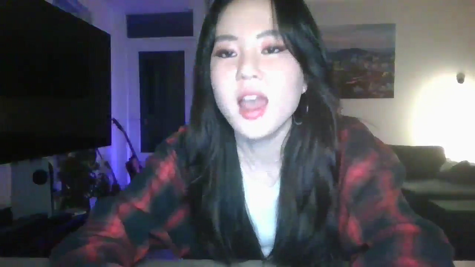 Gallery image thumbnail from EatMyKimchi's myfreecams stream on, 11/13/2023, 17:35 image 17 of 20