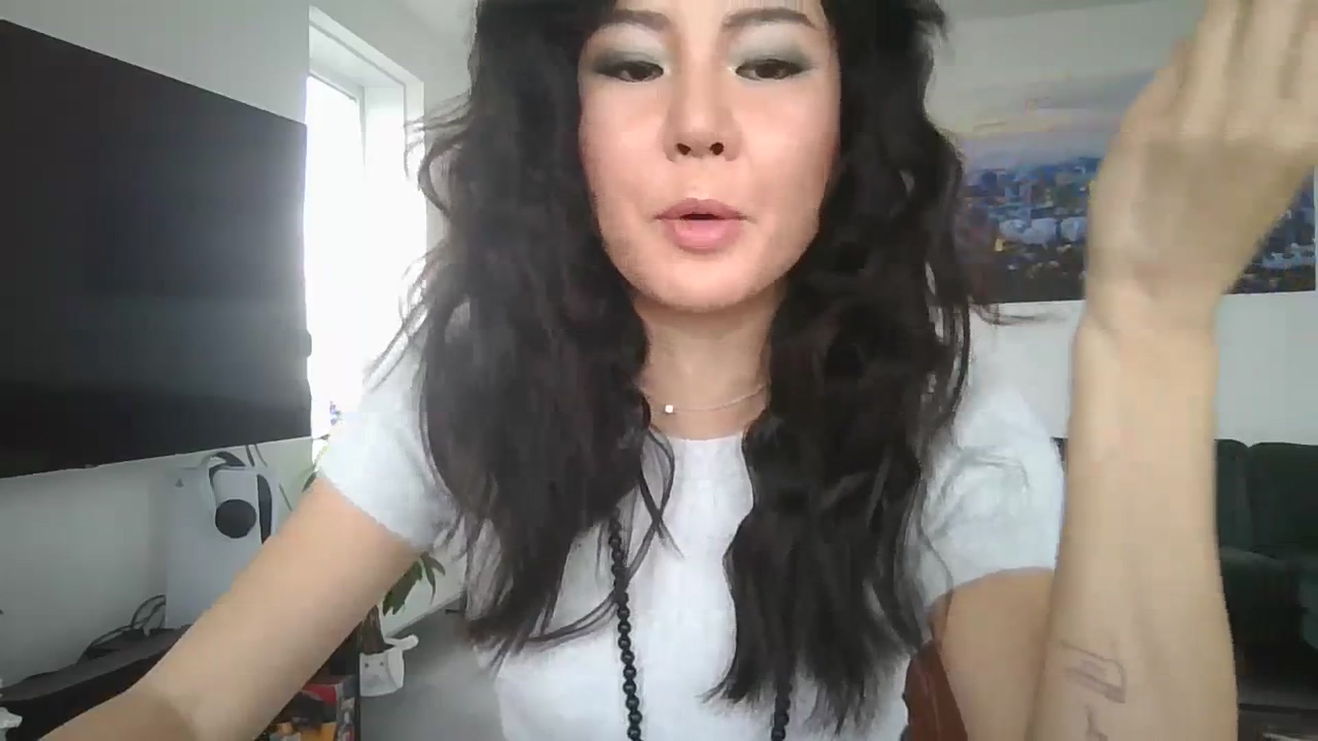 Gallery image thumbnail from EatMyKimchi's myfreecams stream on, 11/15/2023, 11:27 image 13 of 20