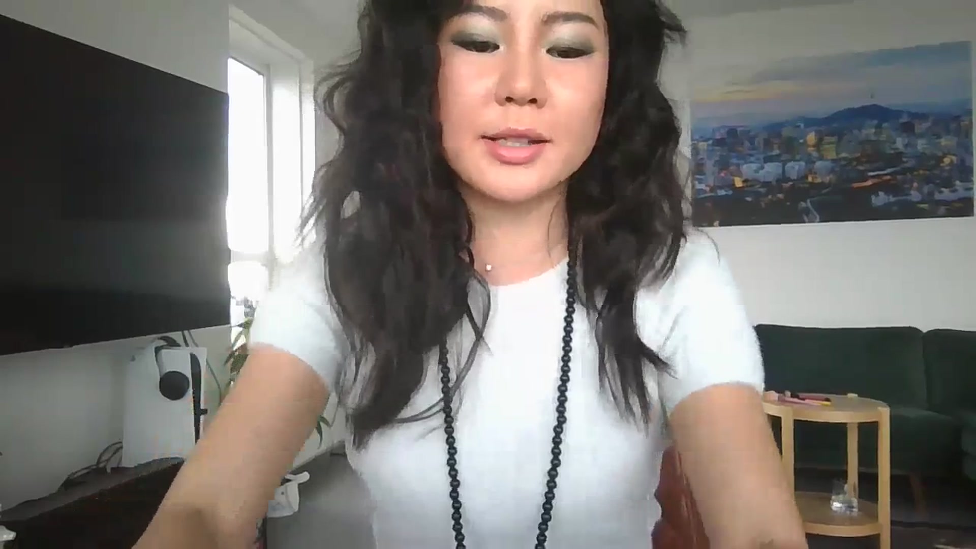 Gallery image thumbnail from EatMyKimchi's myfreecams stream on, 11/15/2023, 11:27 image 18 of 20