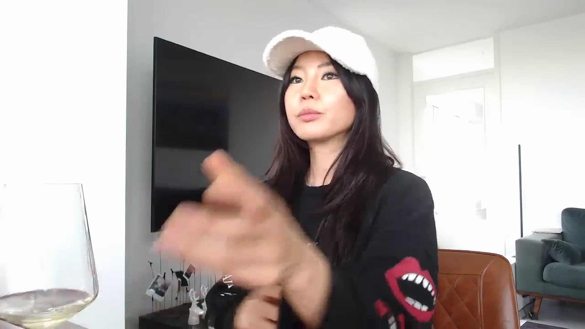 Gallery image thumbnail from EatMyKimchi's myfreecams stream on, 11/17/2023, 13:35 image 13 of 20