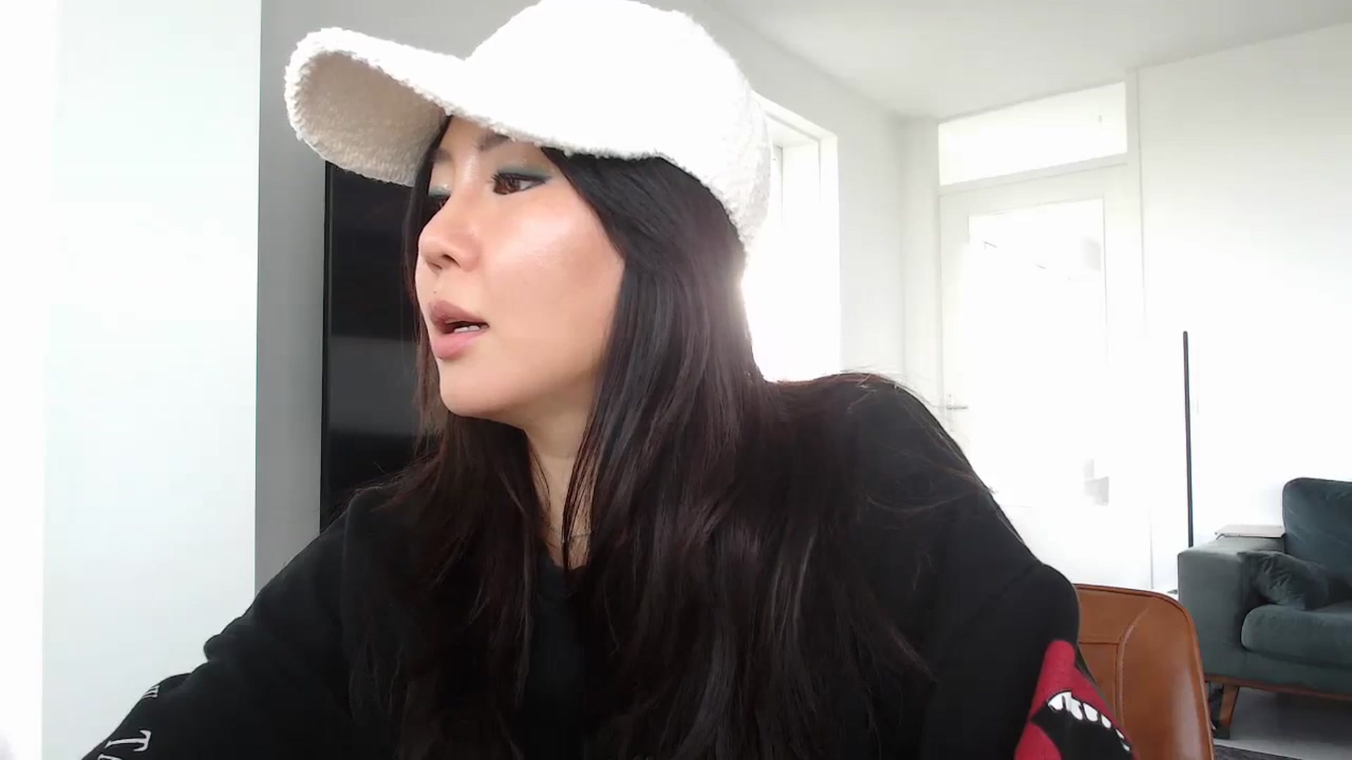 Gallery image thumbnail from EatMyKimchi's myfreecams stream on, 11/17/2023, 13:35 image 4 of 20