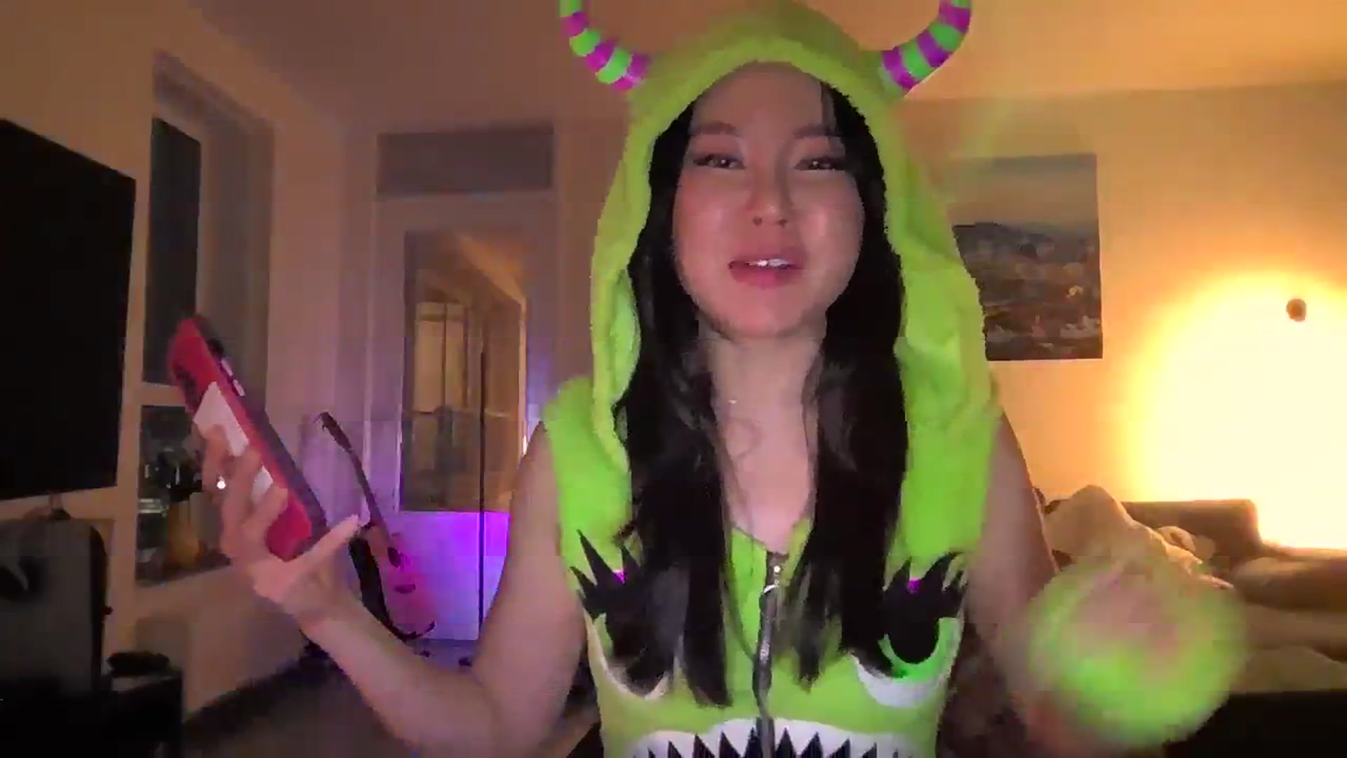 Gallery image thumbnail from EatMyKimchi's myfreecams stream on, 11/21/2023, 17:46 image 5 of 20