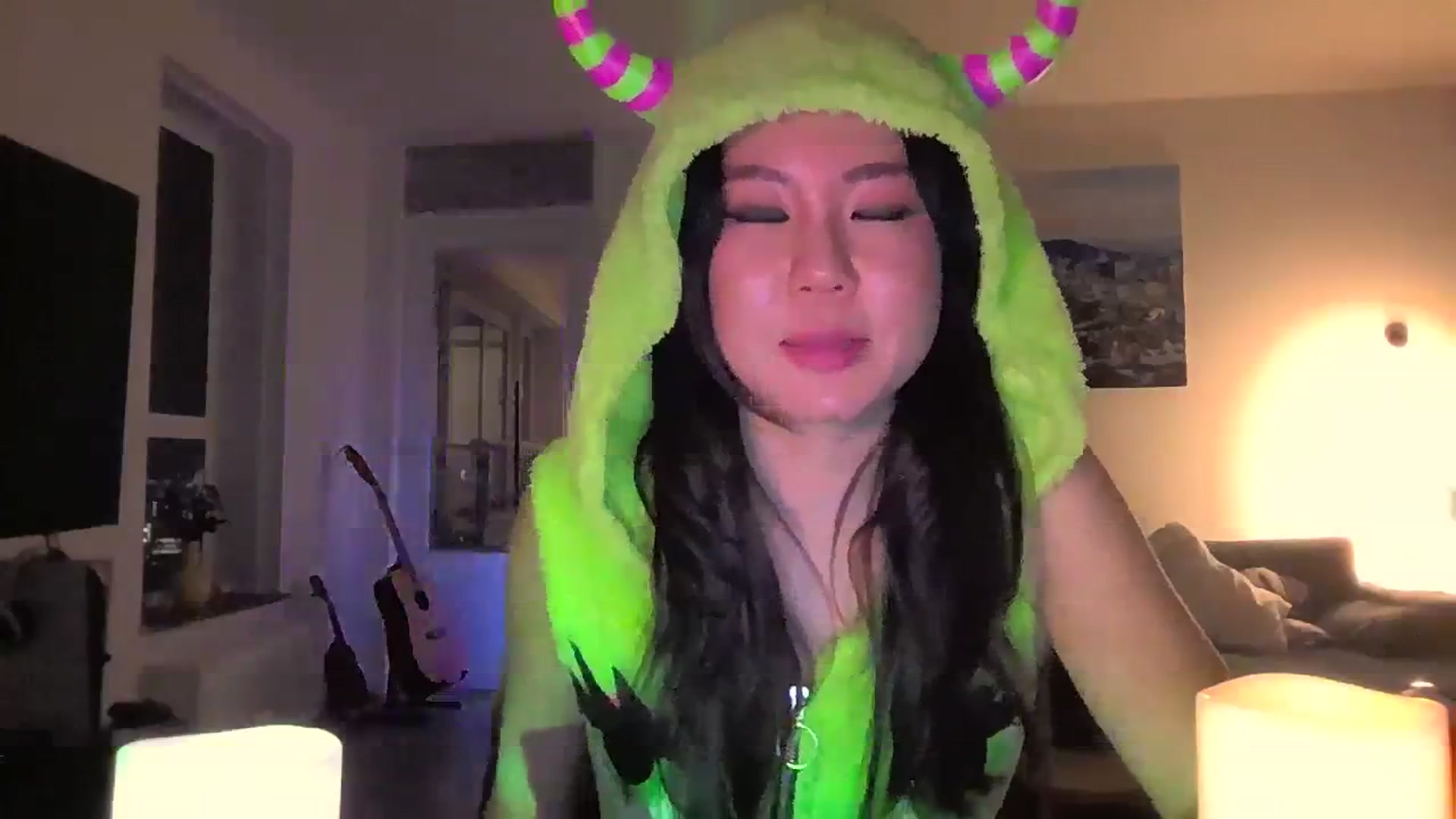 Gallery image thumbnail from EatMyKimchi's myfreecams stream on, 11/21/2023, 17:46 image 10 of 20