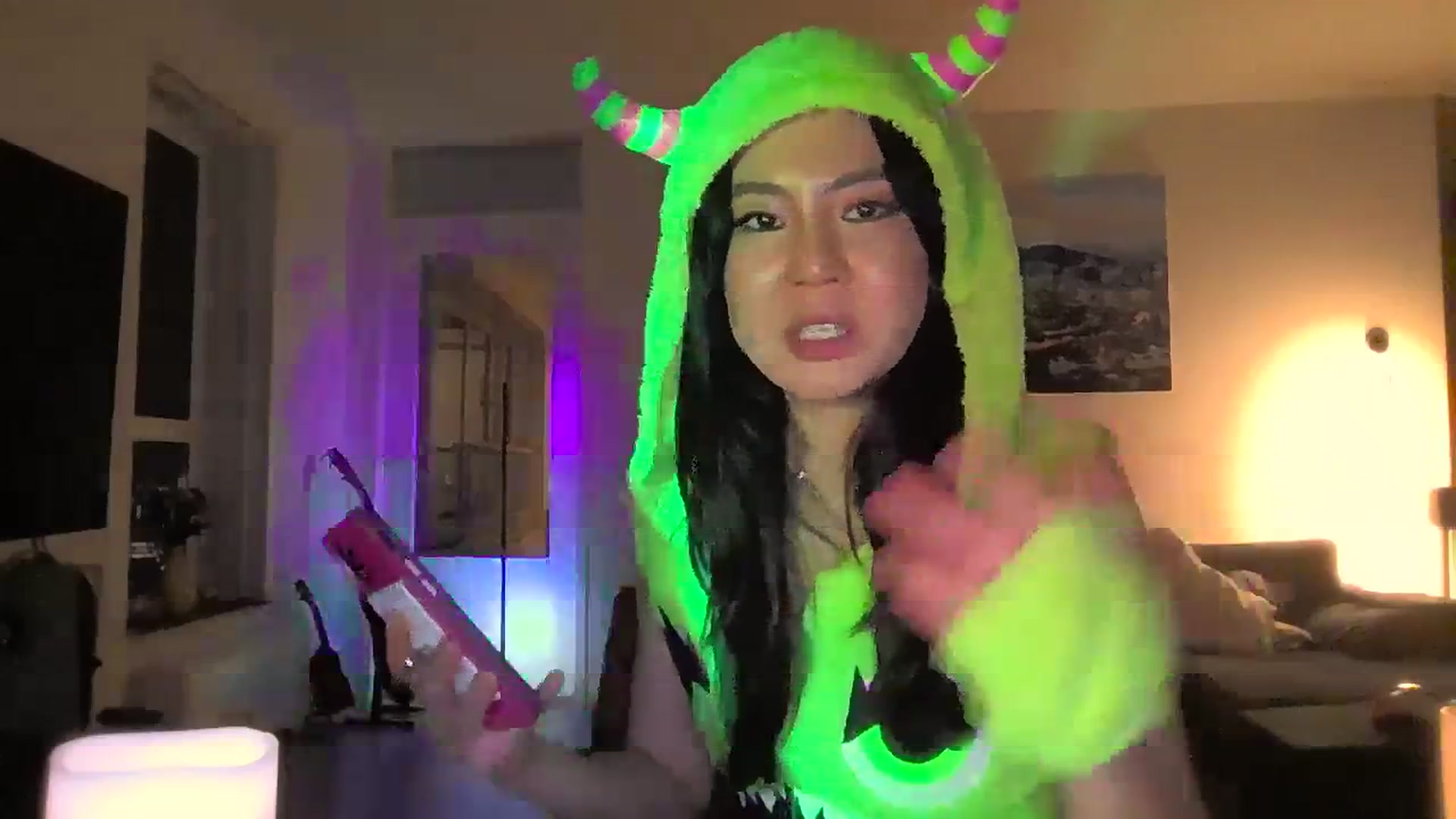 Gallery image thumbnail from EatMyKimchi's myfreecams stream on, 11/21/2023, 17:46 image 12 of 20