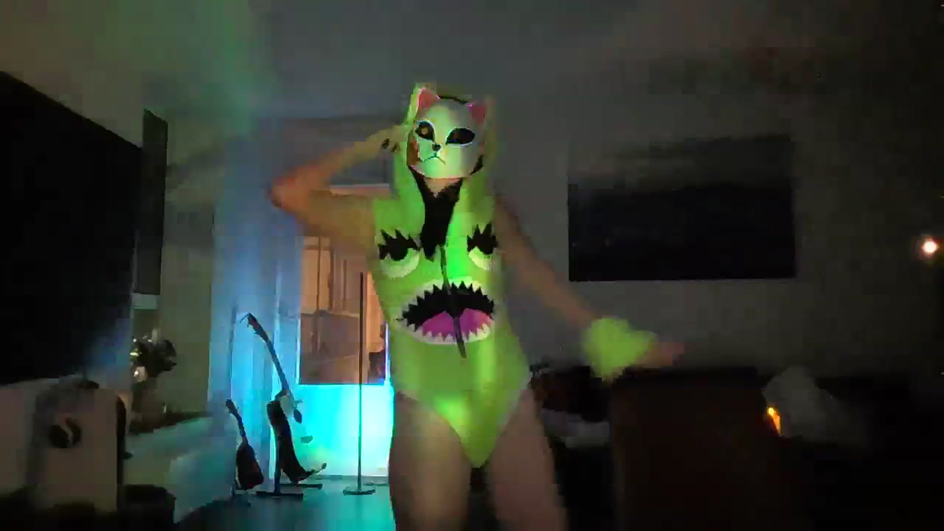 Gallery image thumbnail from EatMyKimchi's myfreecams stream on, 11/21/2023, 18:38 image 16 of 20