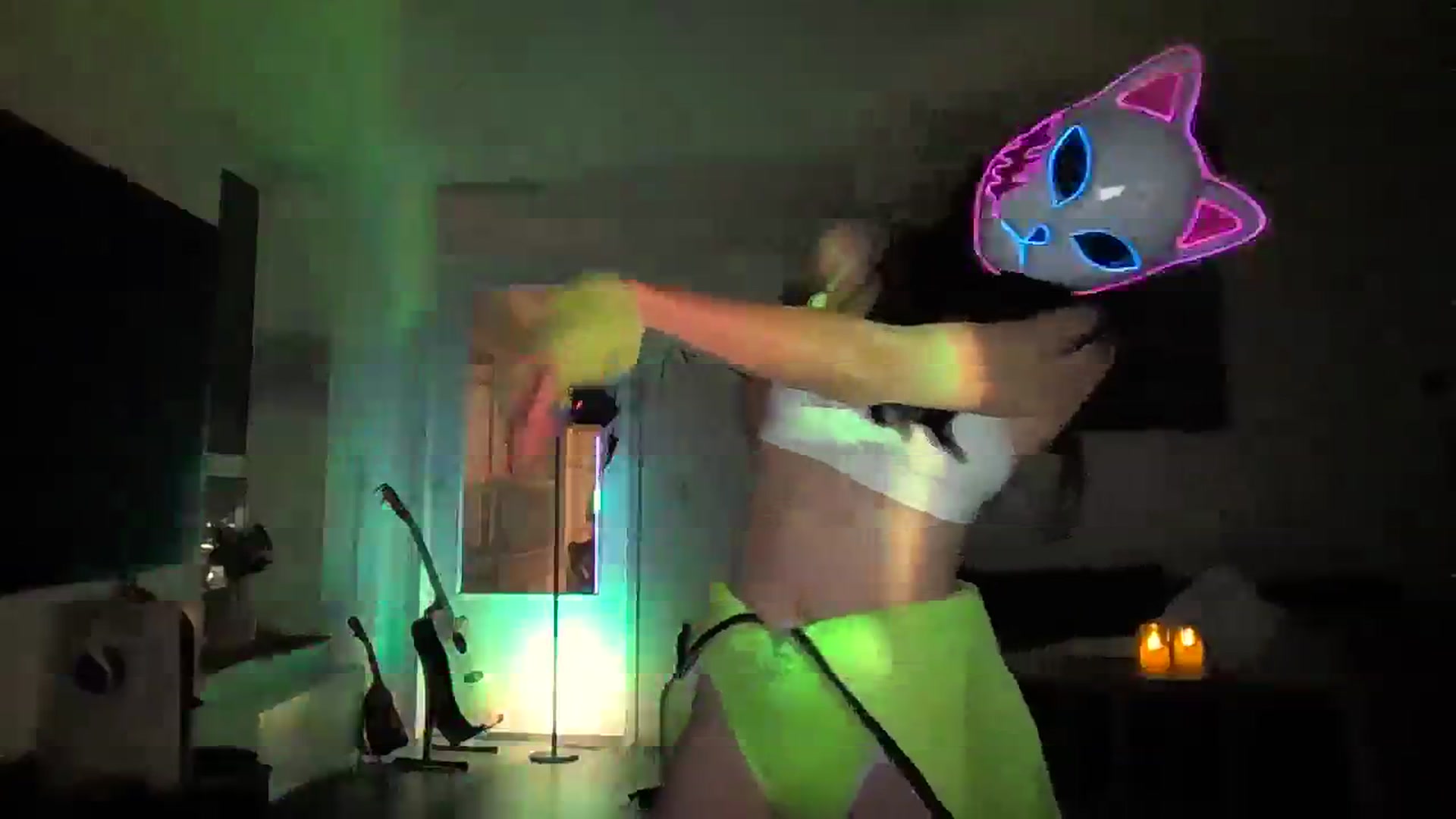 Gallery image thumbnail from EatMyKimchi's myfreecams stream on, 11/21/2023, 18:38 image 17 of 20
