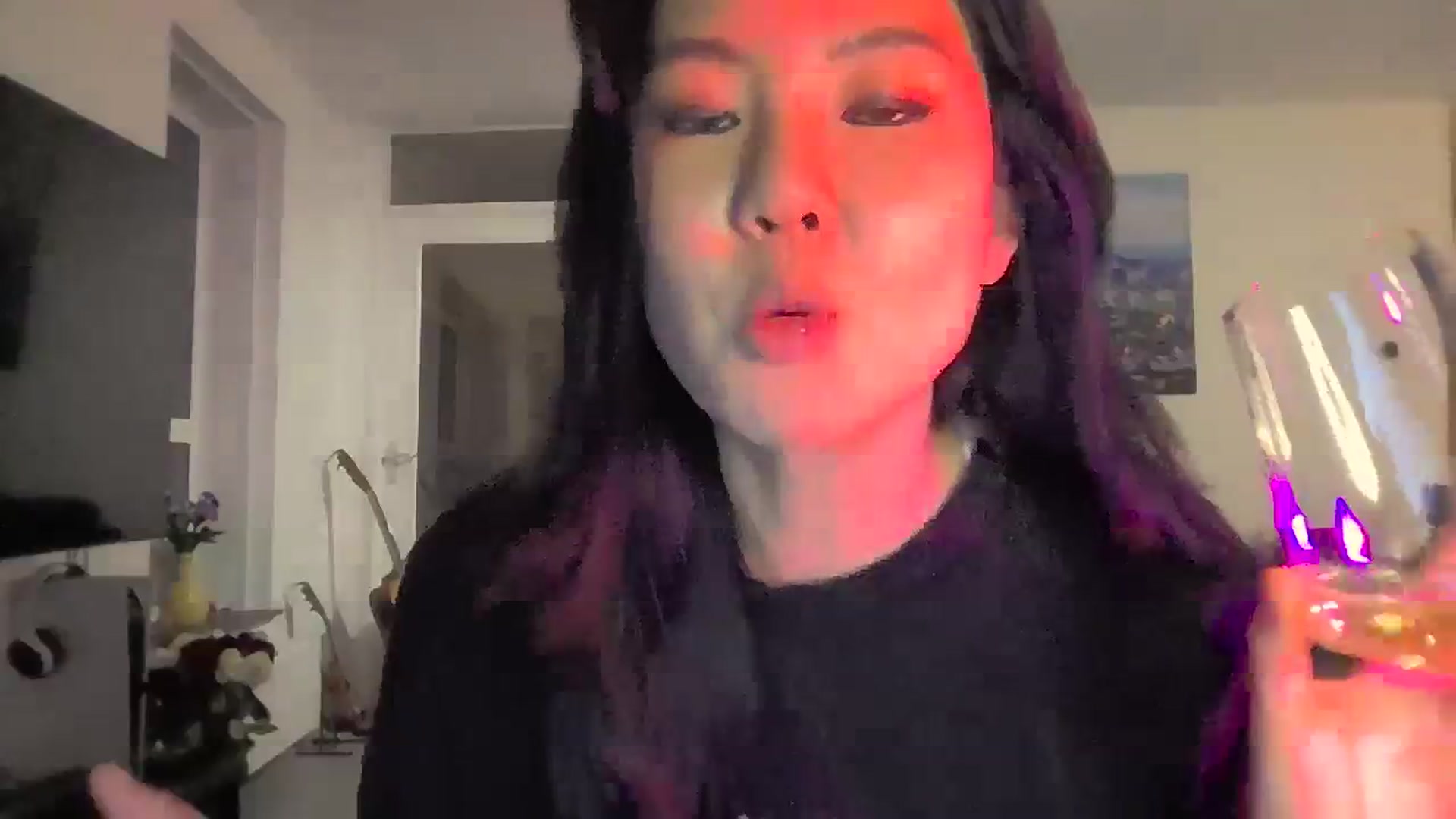 Gallery image thumbnail from EatMyKimchi's myfreecams stream on, 12/07/2023, 17:34 image 3 of 20