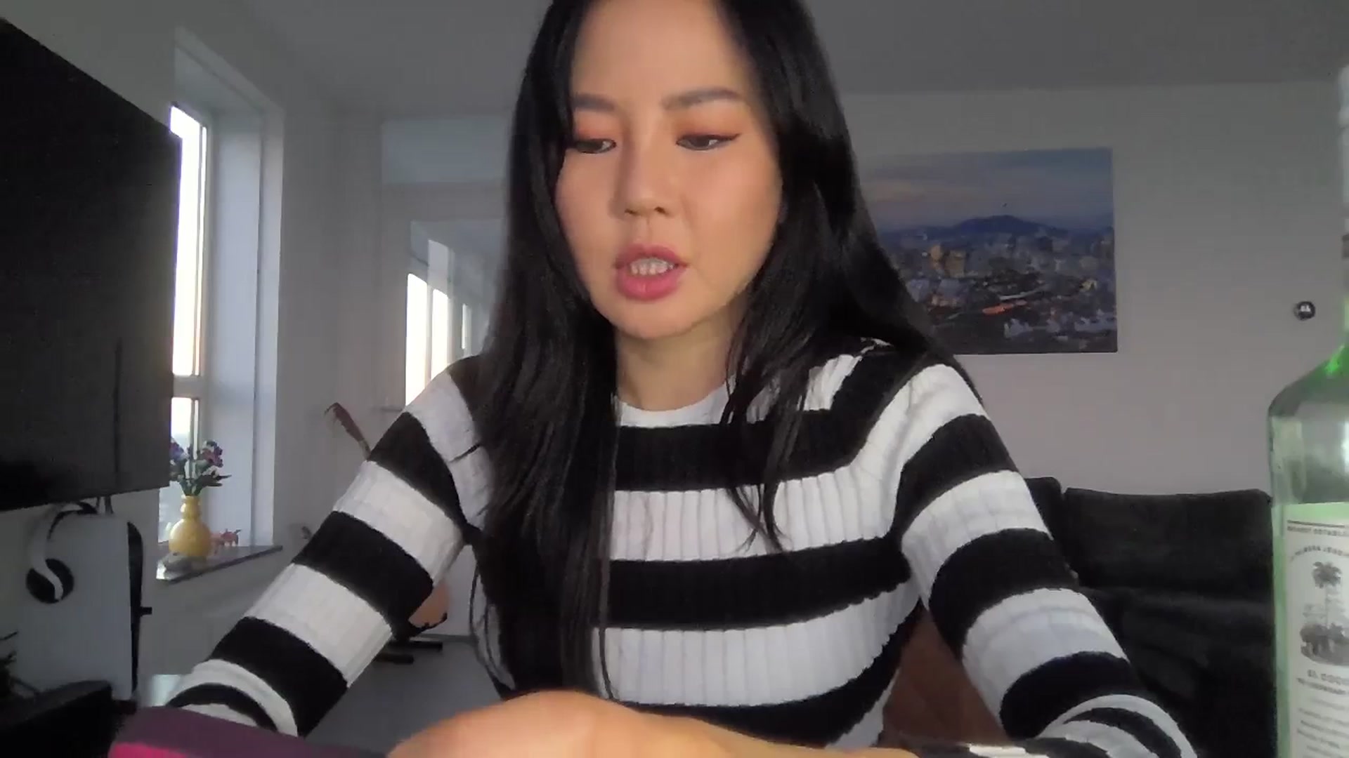 Gallery image thumbnail from EatMyKimchi's myfreecams stream on, 12/17/2023, 15:56 image 12 of 20