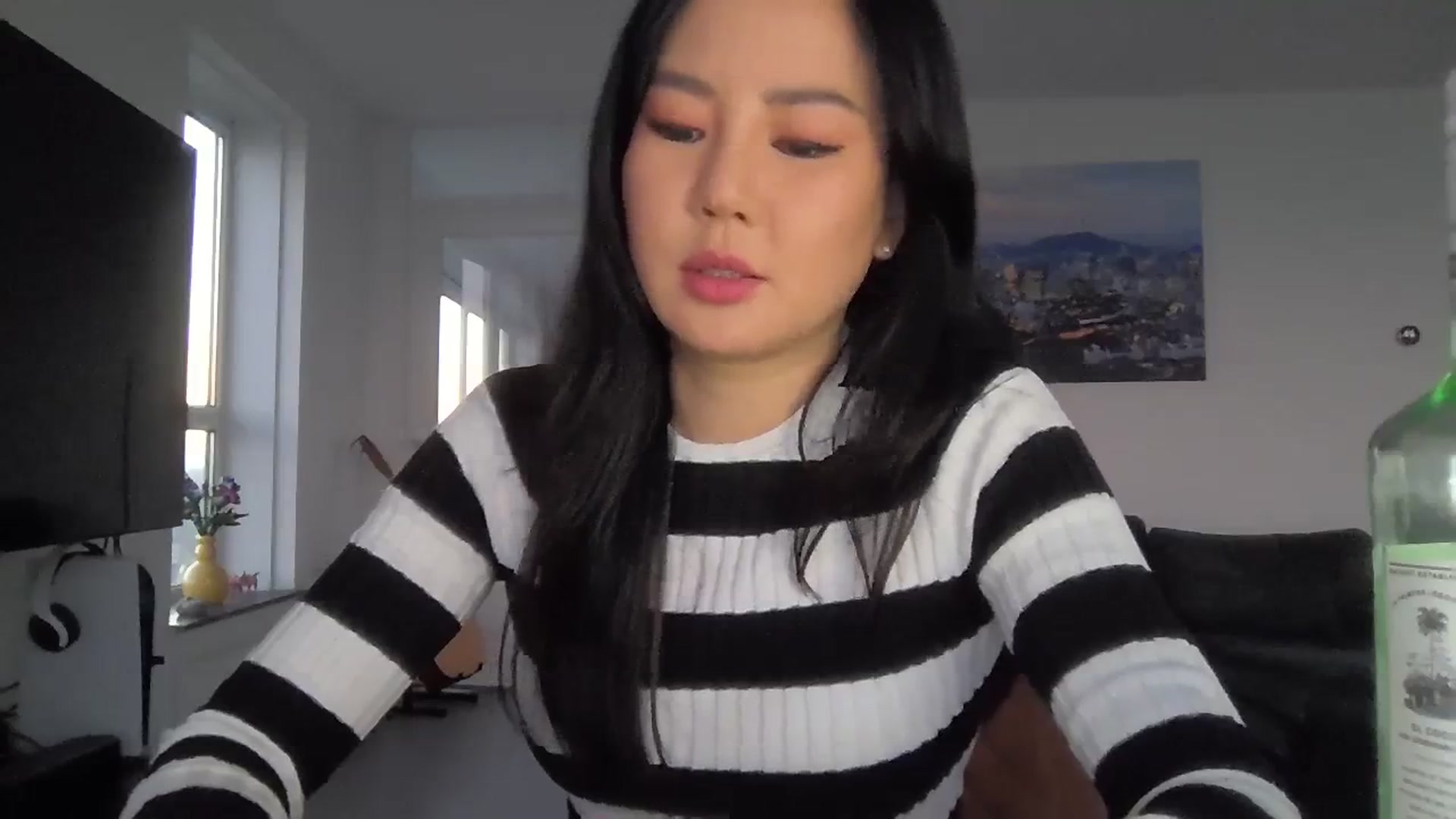 Gallery image thumbnail from EatMyKimchi's myfreecams stream on, 12/17/2023, 15:56 image 13 of 20