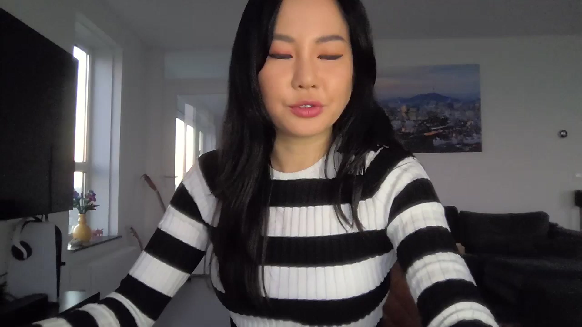 Gallery image thumbnail from EatMyKimchi's myfreecams stream on, 12/17/2023, 15:56 image 15 of 20