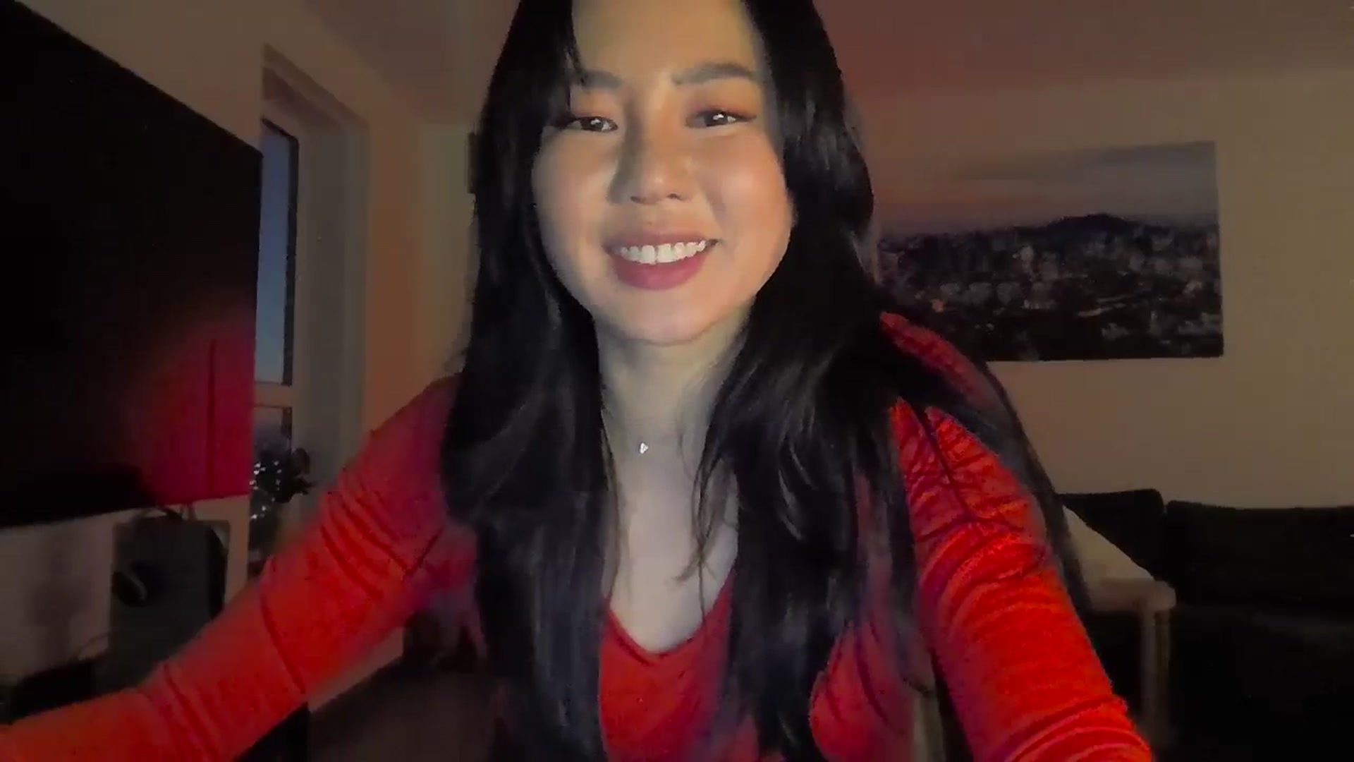 Gallery image thumbnail from EatMyKimchi's myfreecams stream on, 12/17/2023, 16:53 image 10 of 20