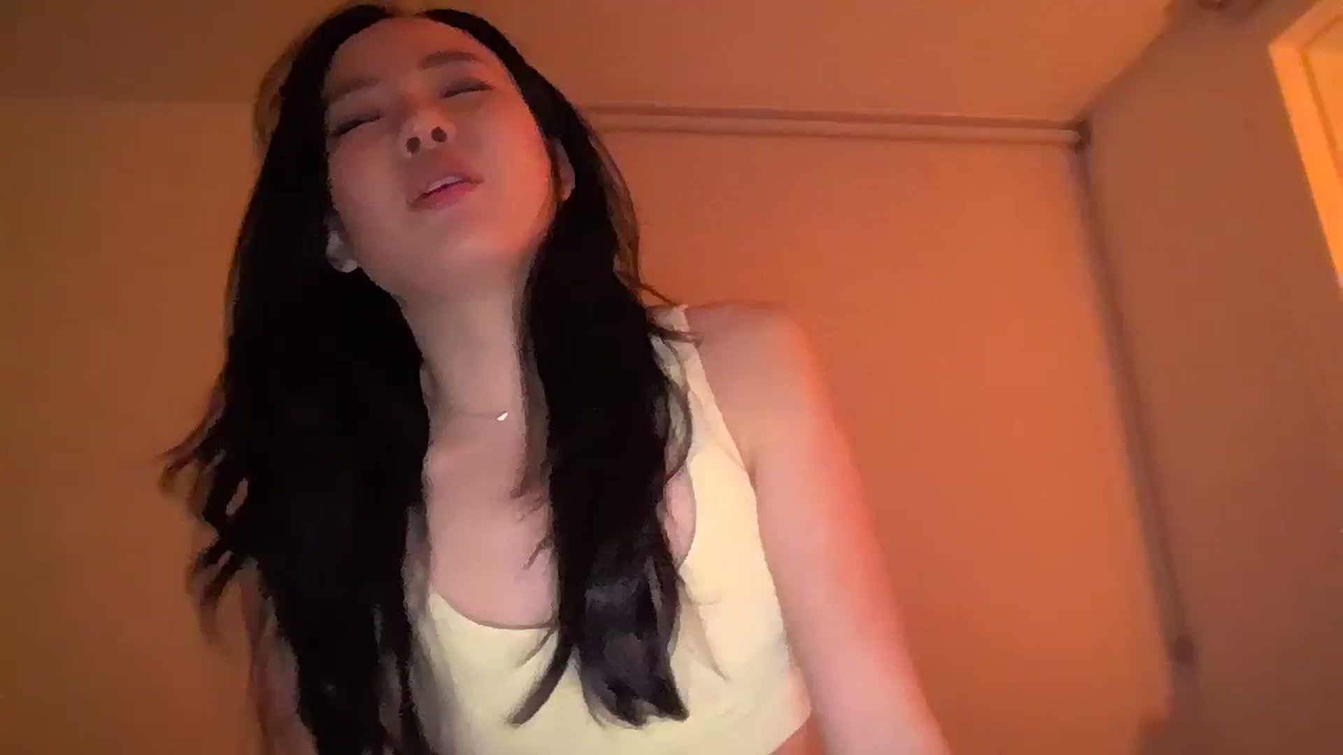 Gallery image thumbnail from EatMyKimchi's myfreecams stream on, 12/28/2023, 18:03 image 15 of 20