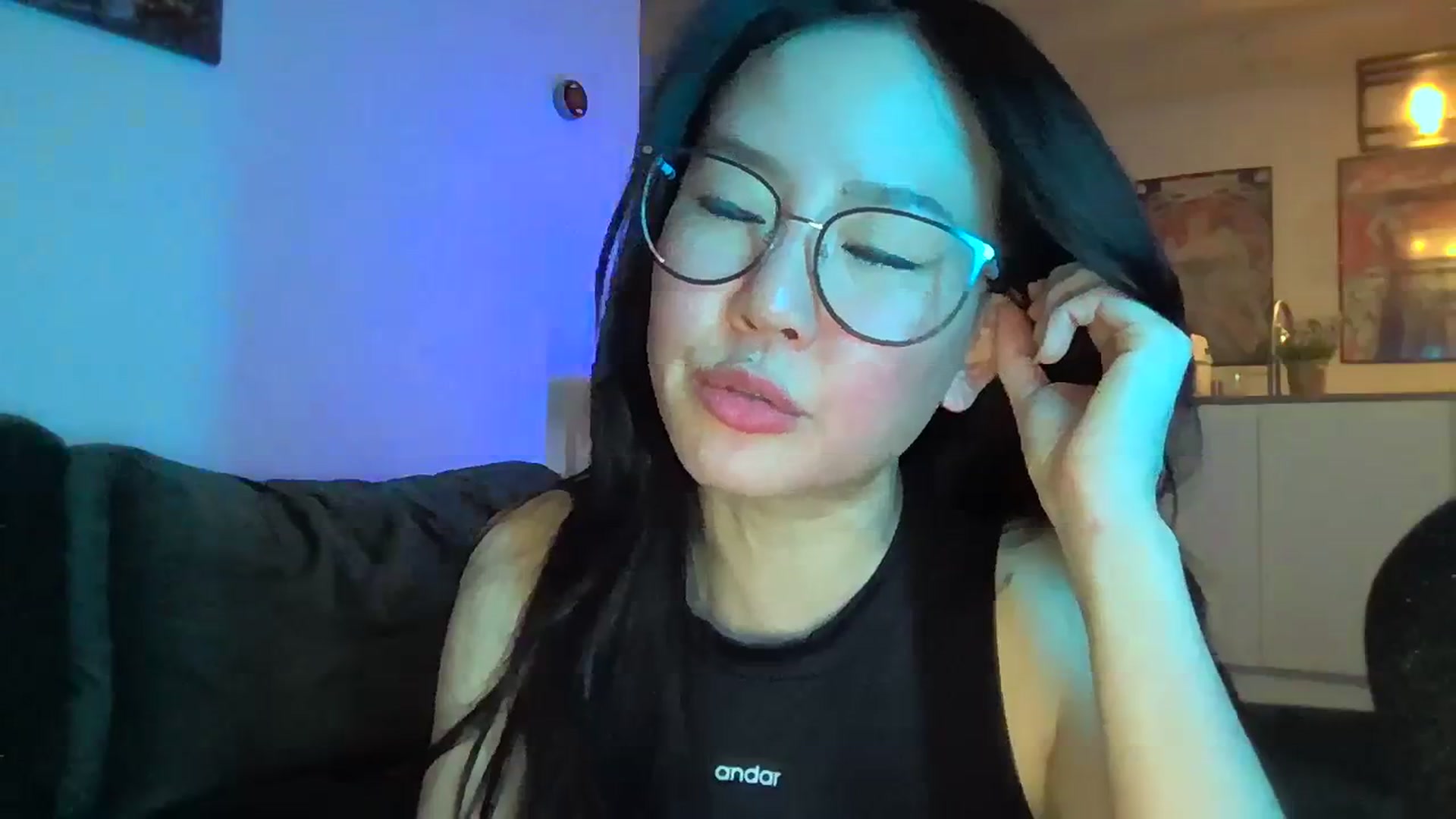 Gallery image thumbnail from EatMyKimchi's myfreecams stream on, 01/11/2024, 23:03 image 16 of 20