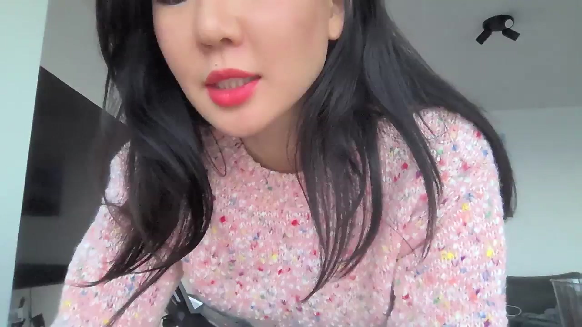 Gallery image thumbnail from EatMyKimchi's myfreecams stream on, 01/16/2024, 17:32 image 3 of 20