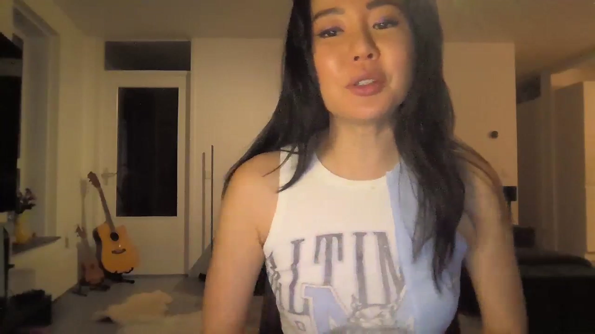 Gallery image thumbnail from EatMyKimchi's myfreecams stream on, 01/19/2024, 17:08 image 16 of 20