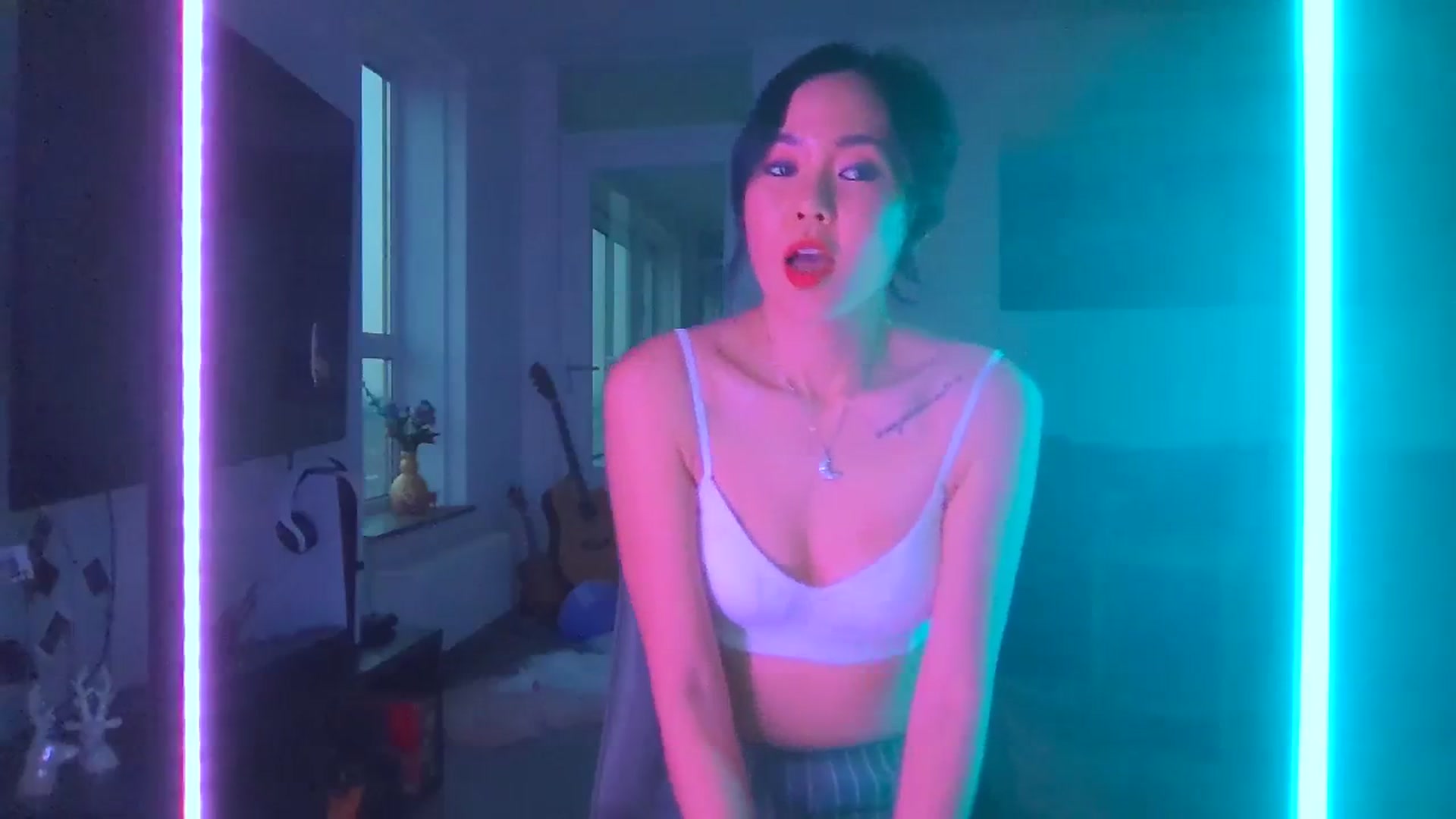 Gallery image thumbnail from EatMyKimchi's myfreecams stream on, 01/29/2024, 16:56 image 15 of 20