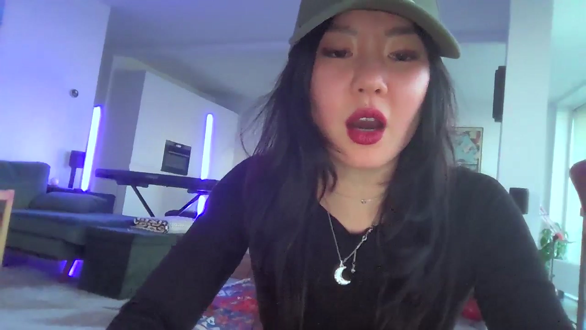 Gallery image thumbnail from EatMyKimchi's myfreecams stream on, 02/12/2024, 17:03 image 11 of 20