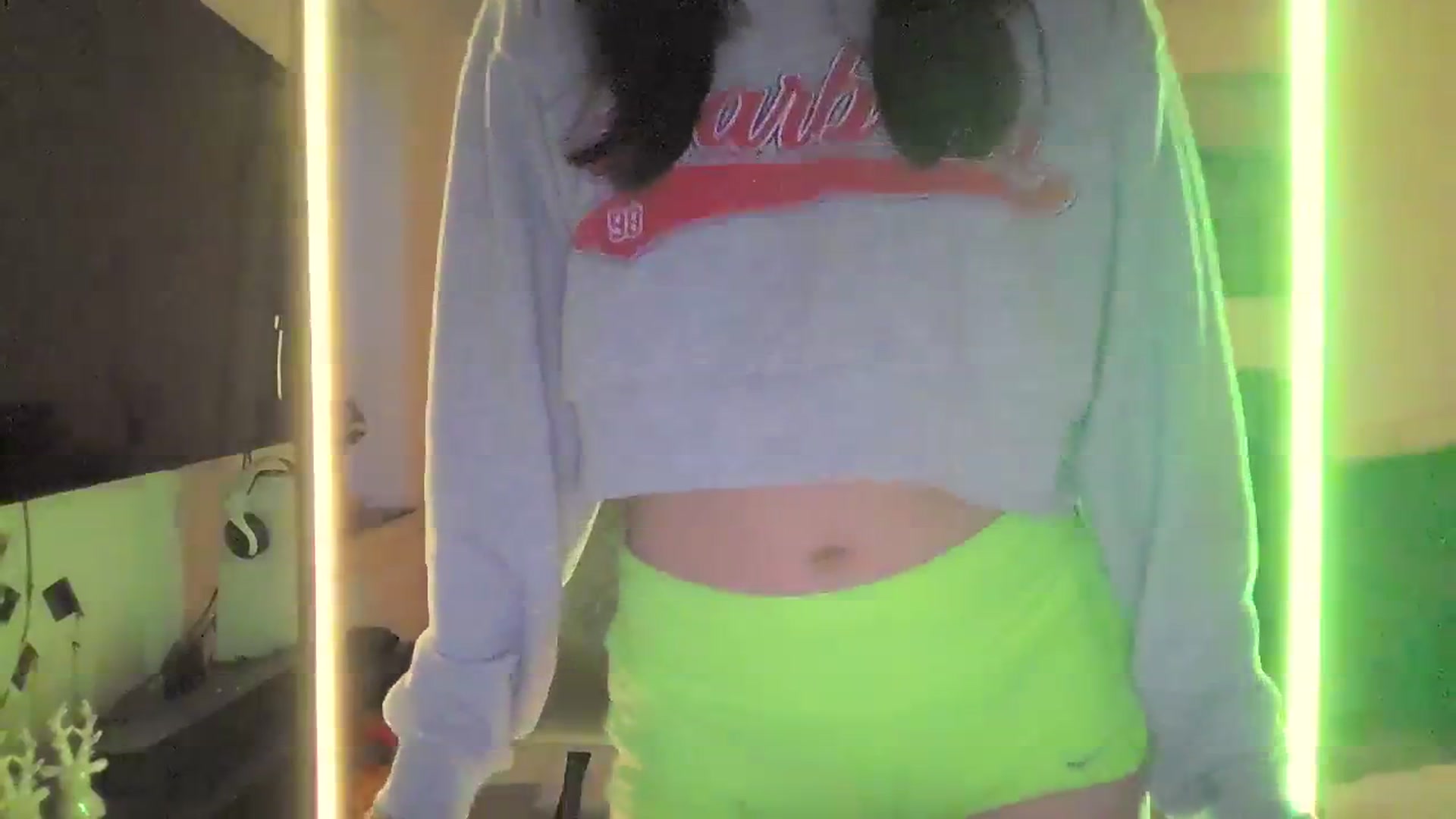 Gallery image thumbnail from EatMyKimchi's myfreecams stream on, 02/24/2024, 17:36 image 18 of 20