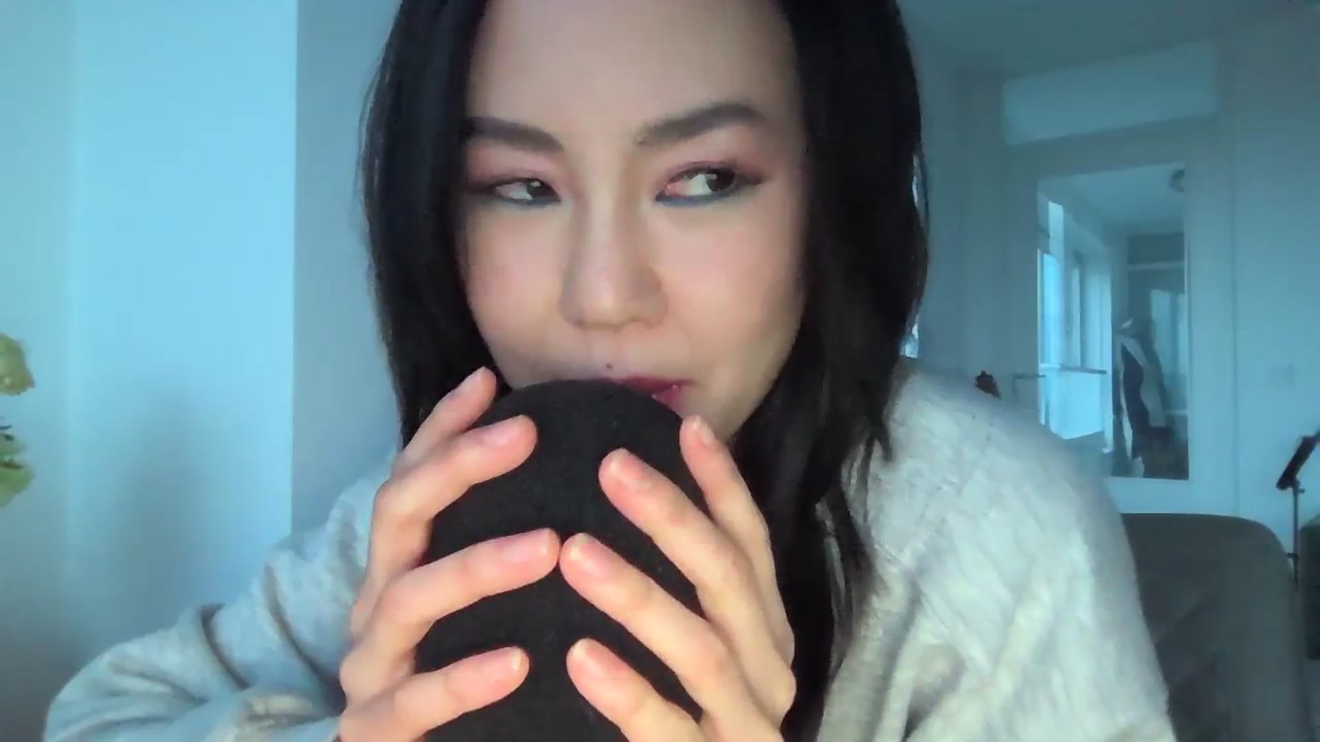 Gallery image thumbnail from EatMyKimchi's myfreecams stream on, 02/24/2024, 17:36 image 9 of 20
