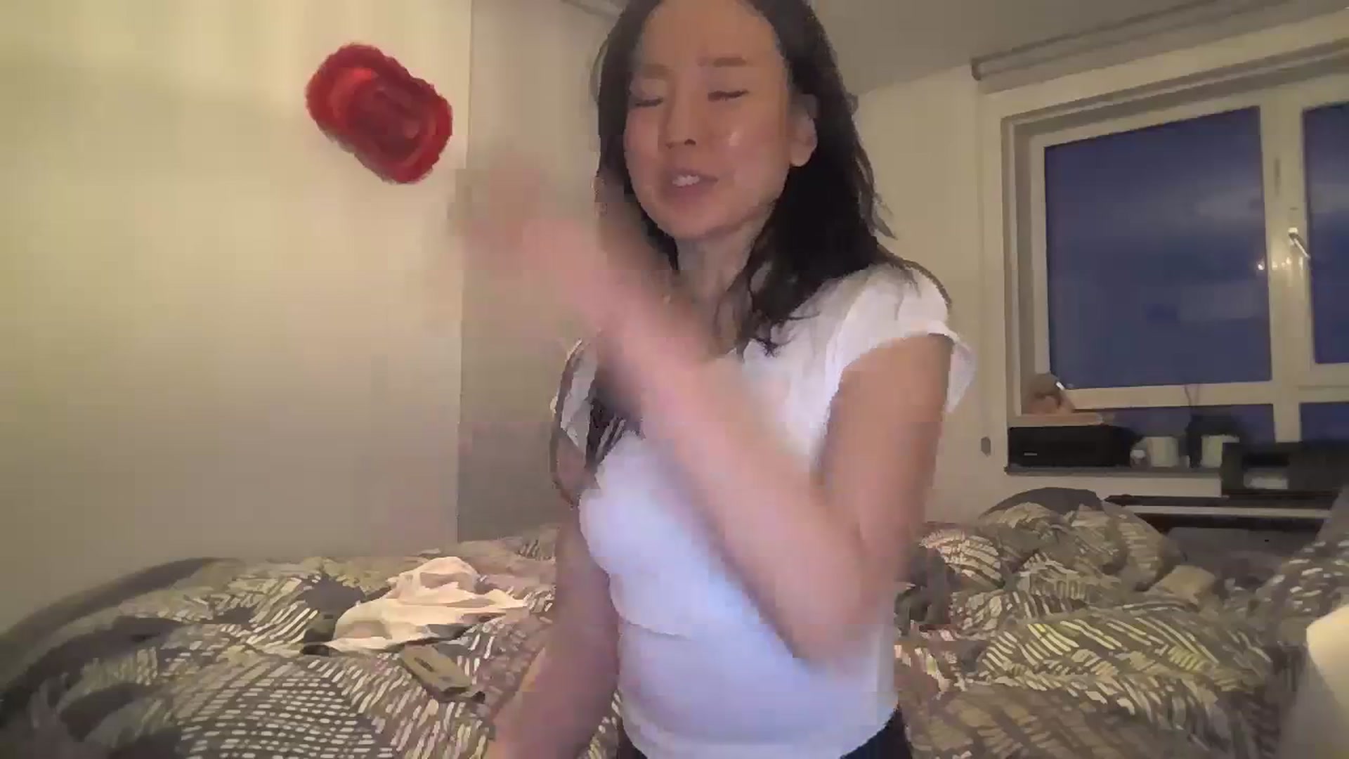 Gallery image thumbnail from EatMyKimchi's myfreecams stream on, 03/18/2024, 18:54 image 3 of 20